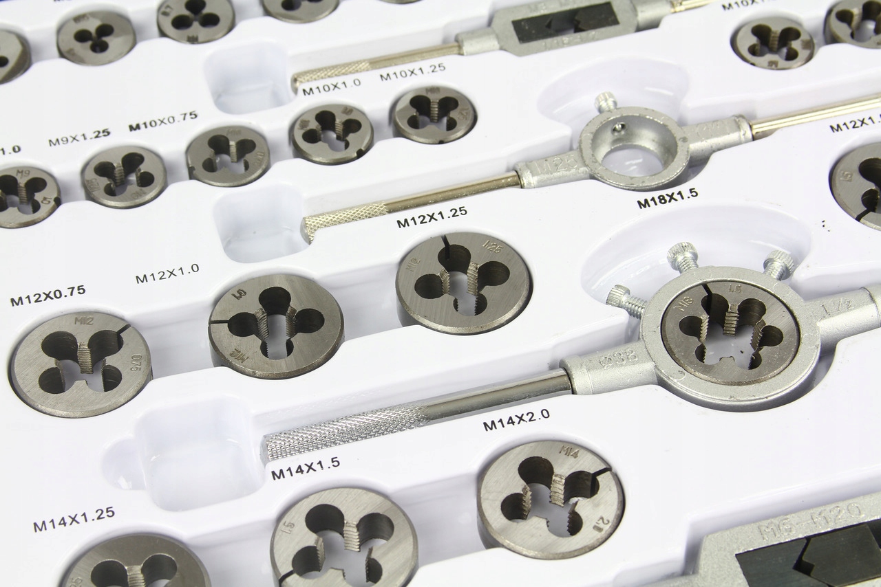 ZESTAW GWINTOWNIKÓW NARZYNEK 110el KALIBROWNIKI WALIZKA GWINTOWNIKI Liczba elementów w zestawie 110