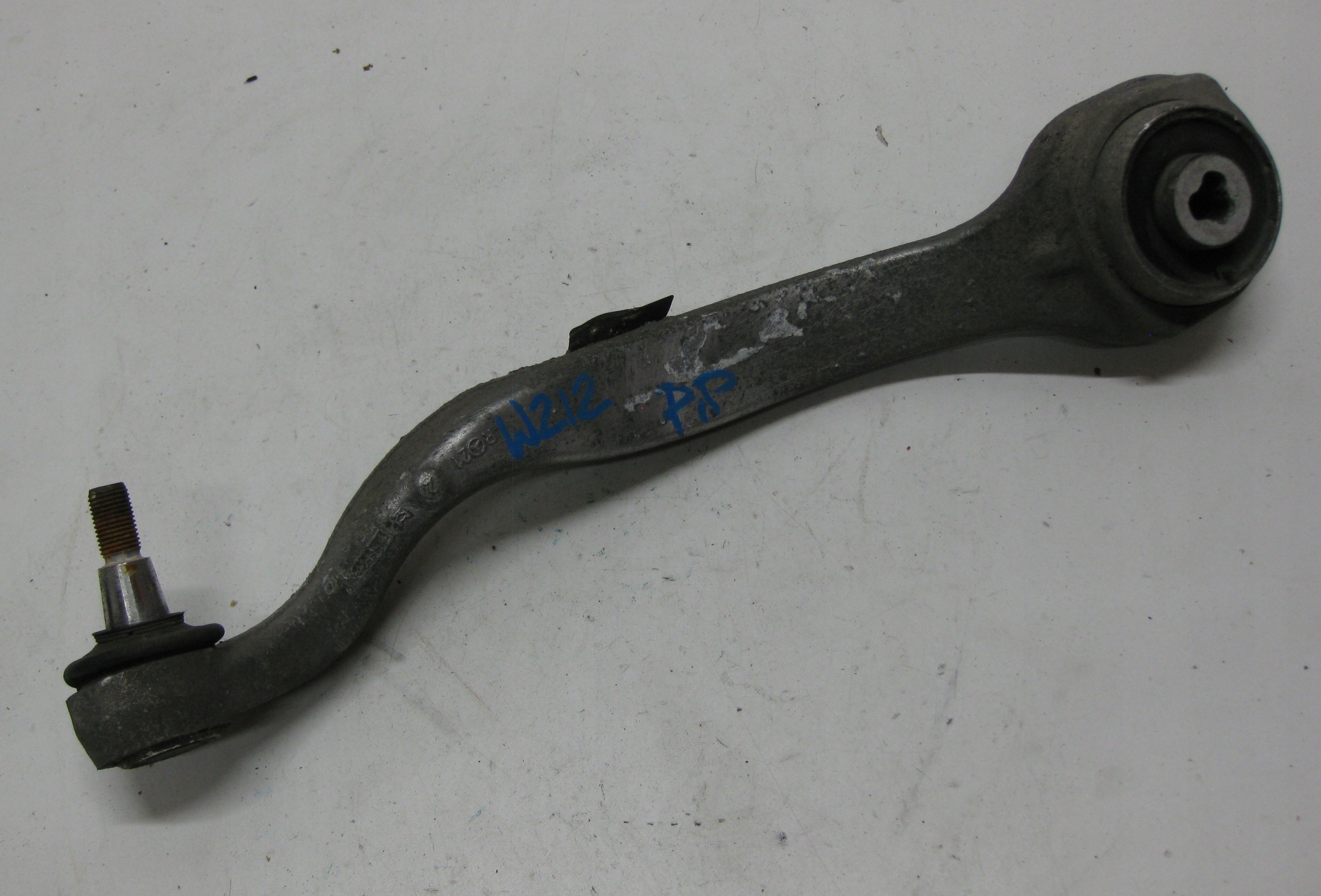 MERCEDES W212 LIFT E KLASA 13R arm front right lower A21203