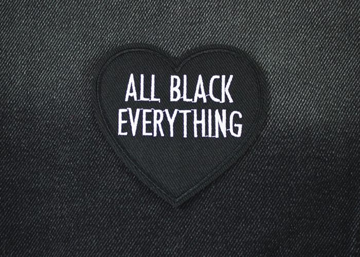 naszywka ALL BLACK EVERYTHING czarna serce soft goth grunge alternative Płeć kobieta