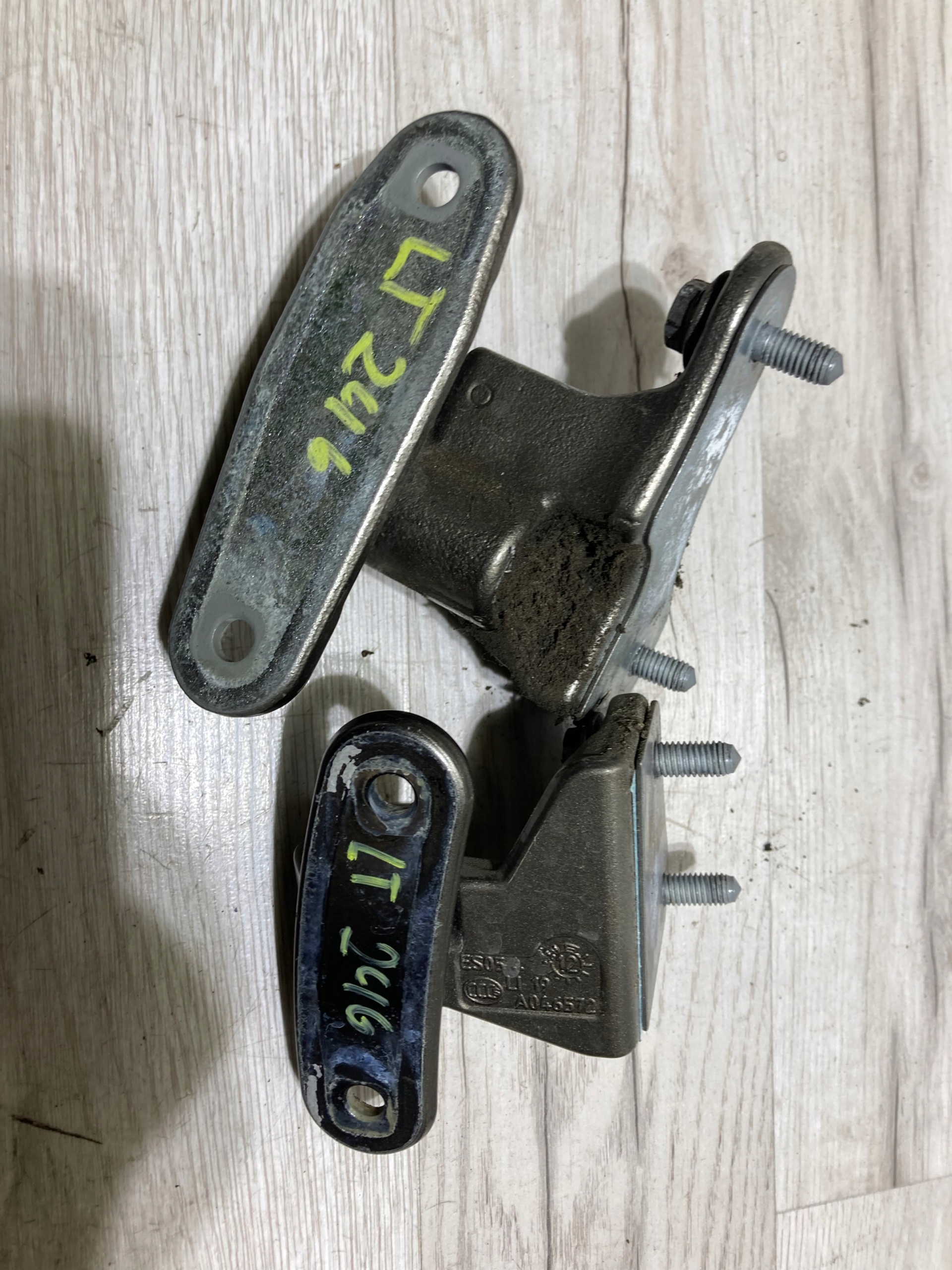 A046572 - Петли двери левая задняя пара Mercedes W246 B-класс