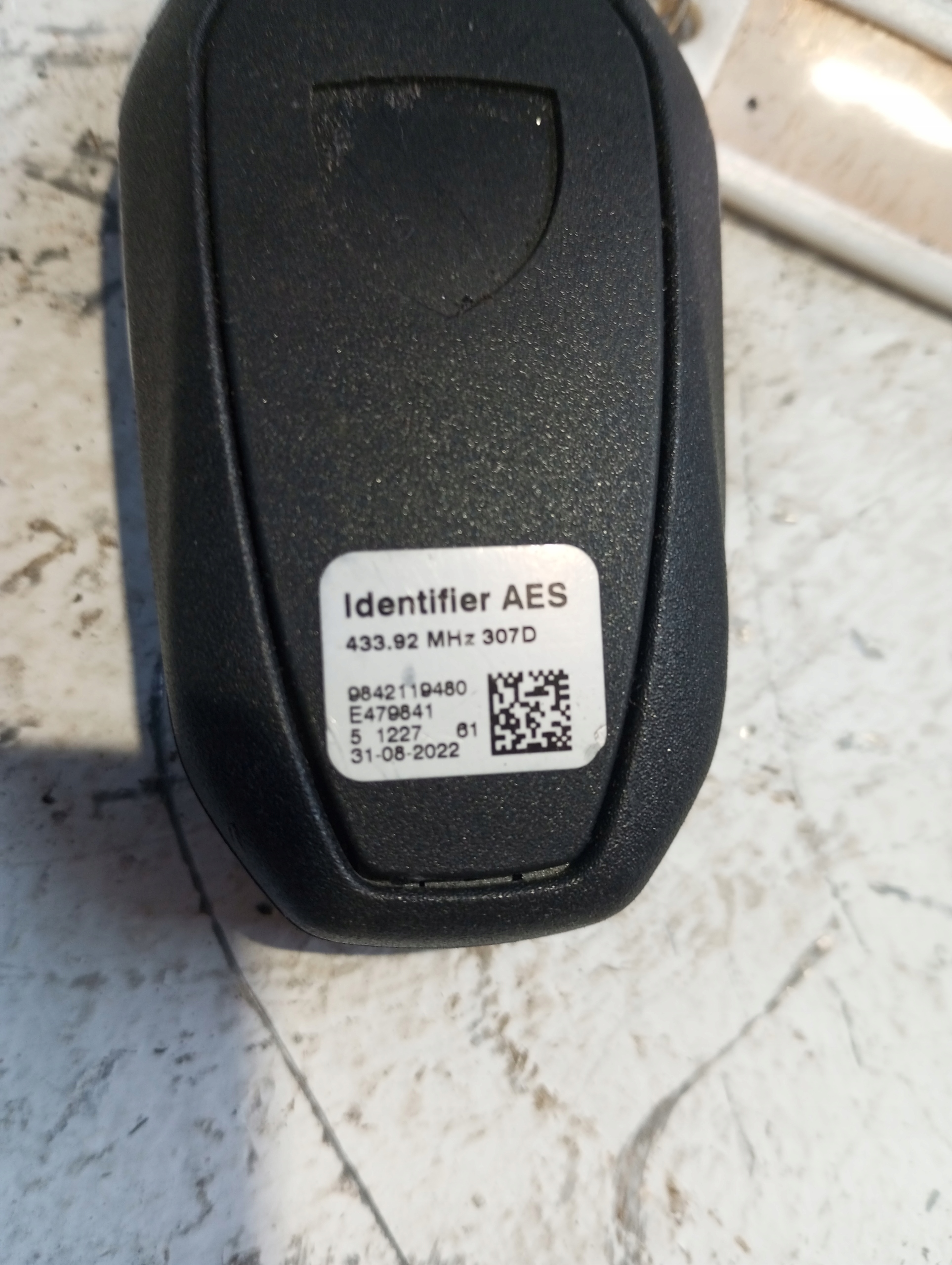 key key PILOT PEUGEOT 9842119480