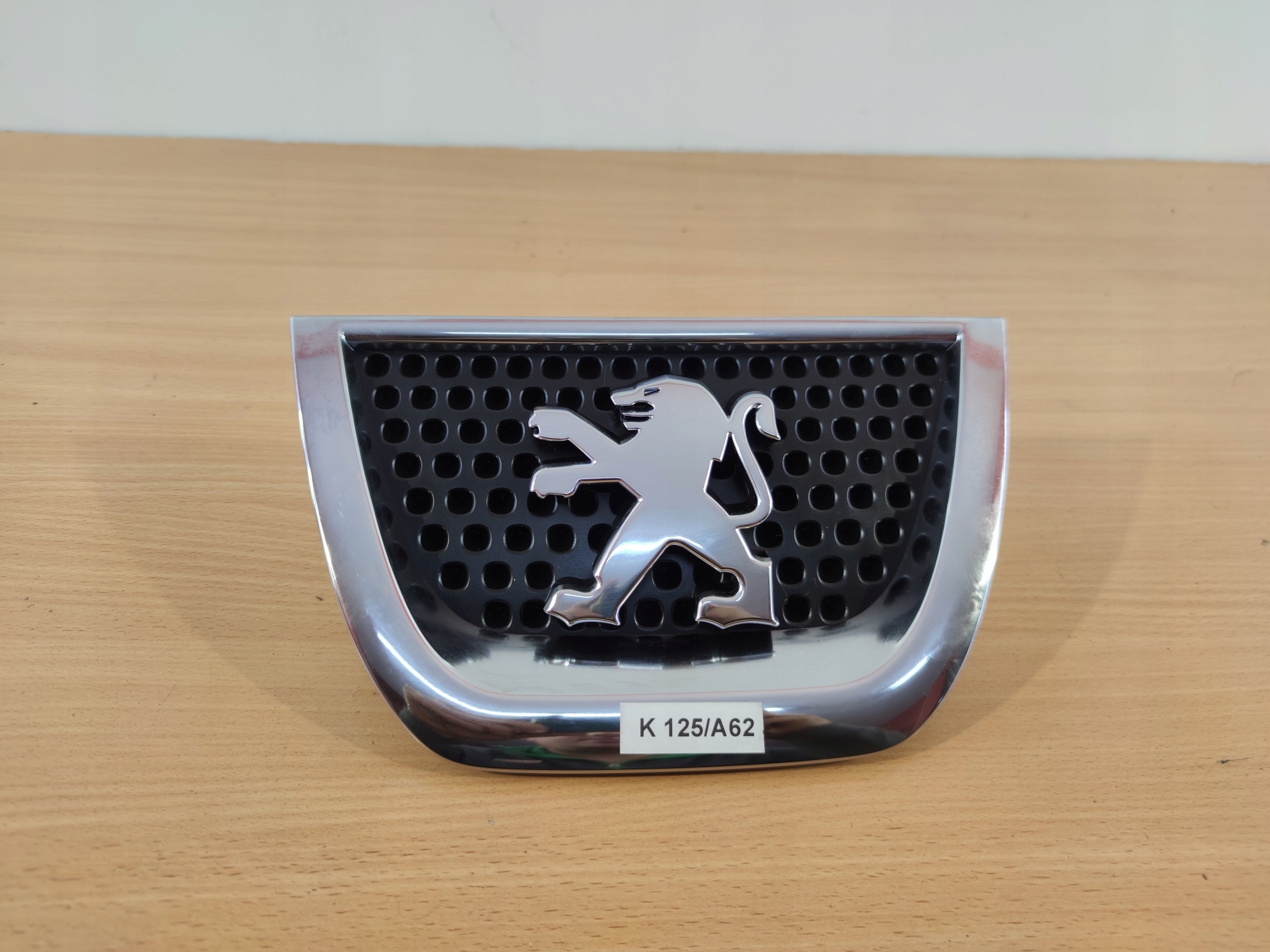 PEUGEOT 3008 logo LOGO EMBLEMAT front ATRAPKA