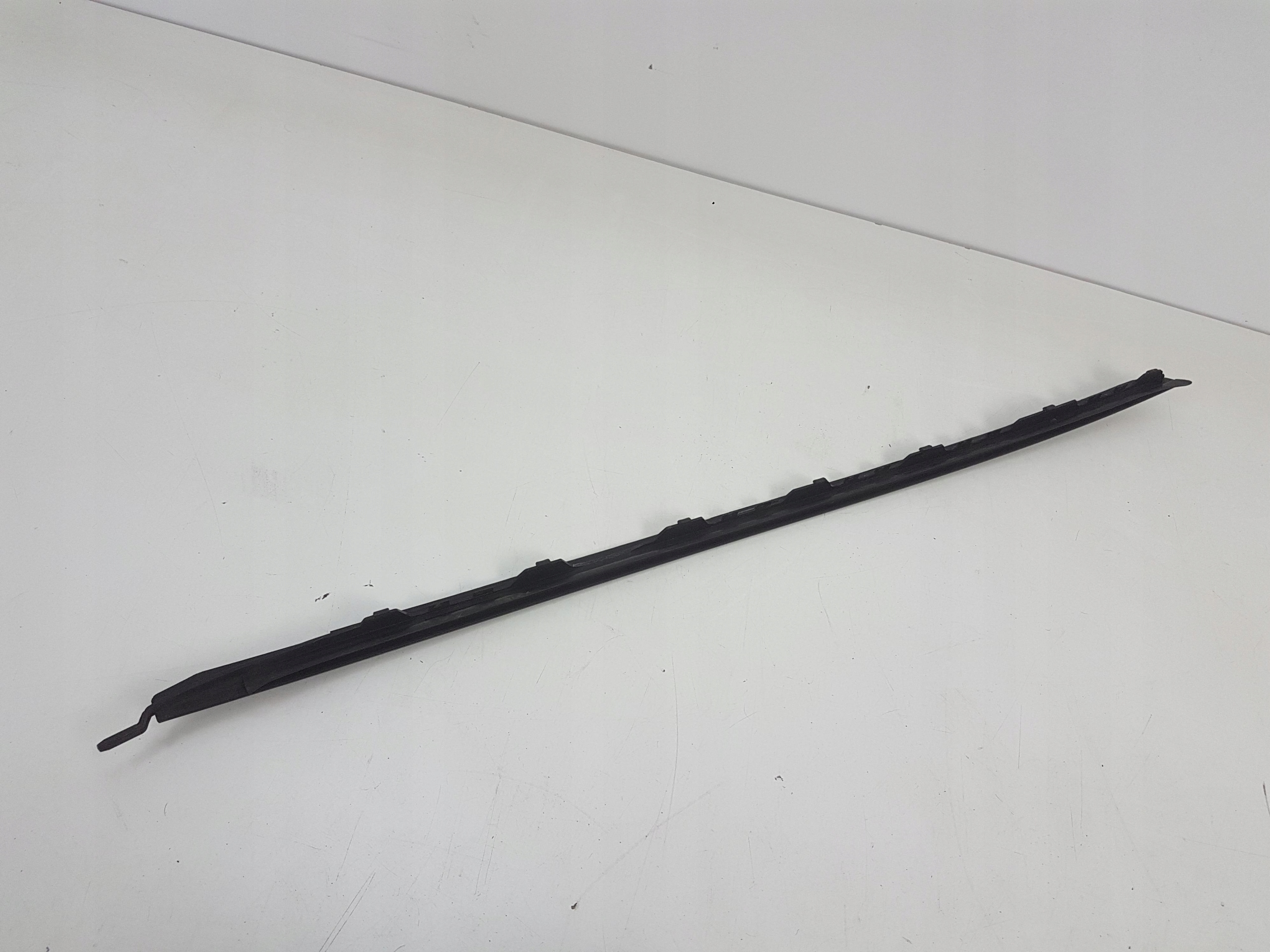 BMW X6 F16 moulding windows front left 7462217