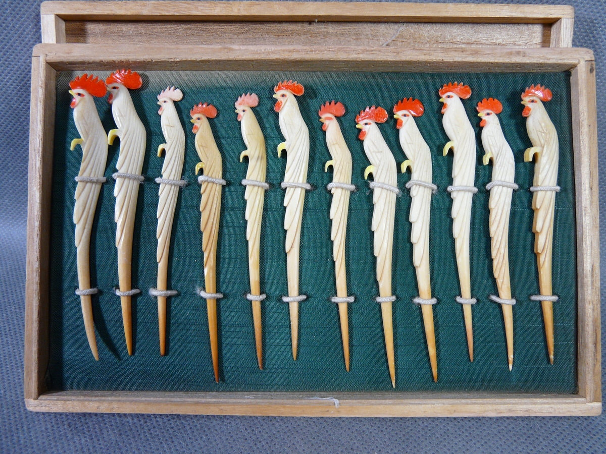 RZEŹBIONE Z DREWNA PATYCZKI WYKAŁACZKI DO KORECZKÓW KOMPLET