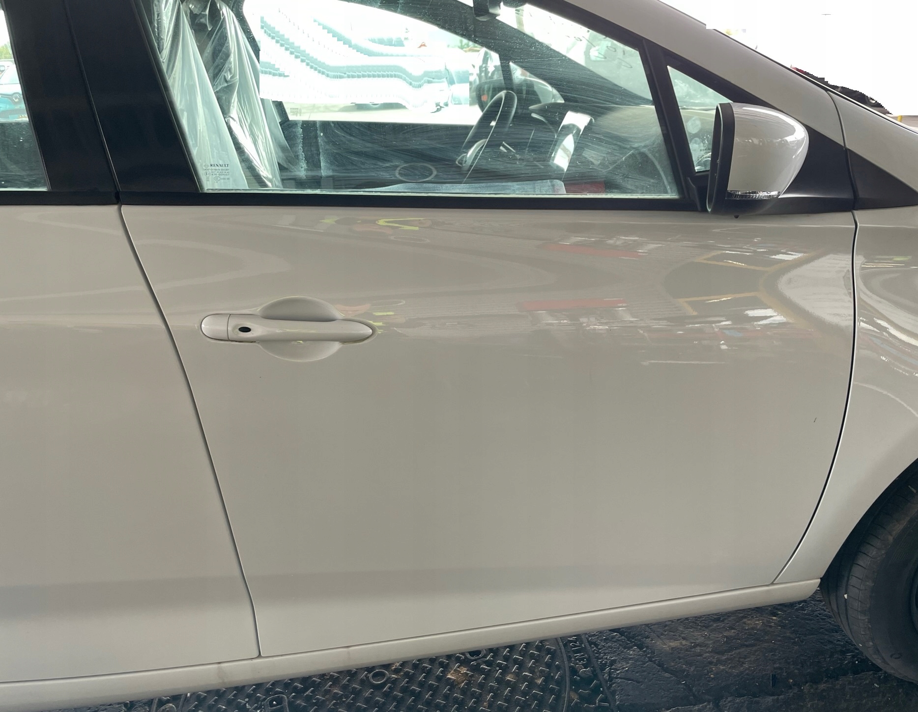 RENAULT ZOE II DOOR FRONT RIGHT FRONT OV369