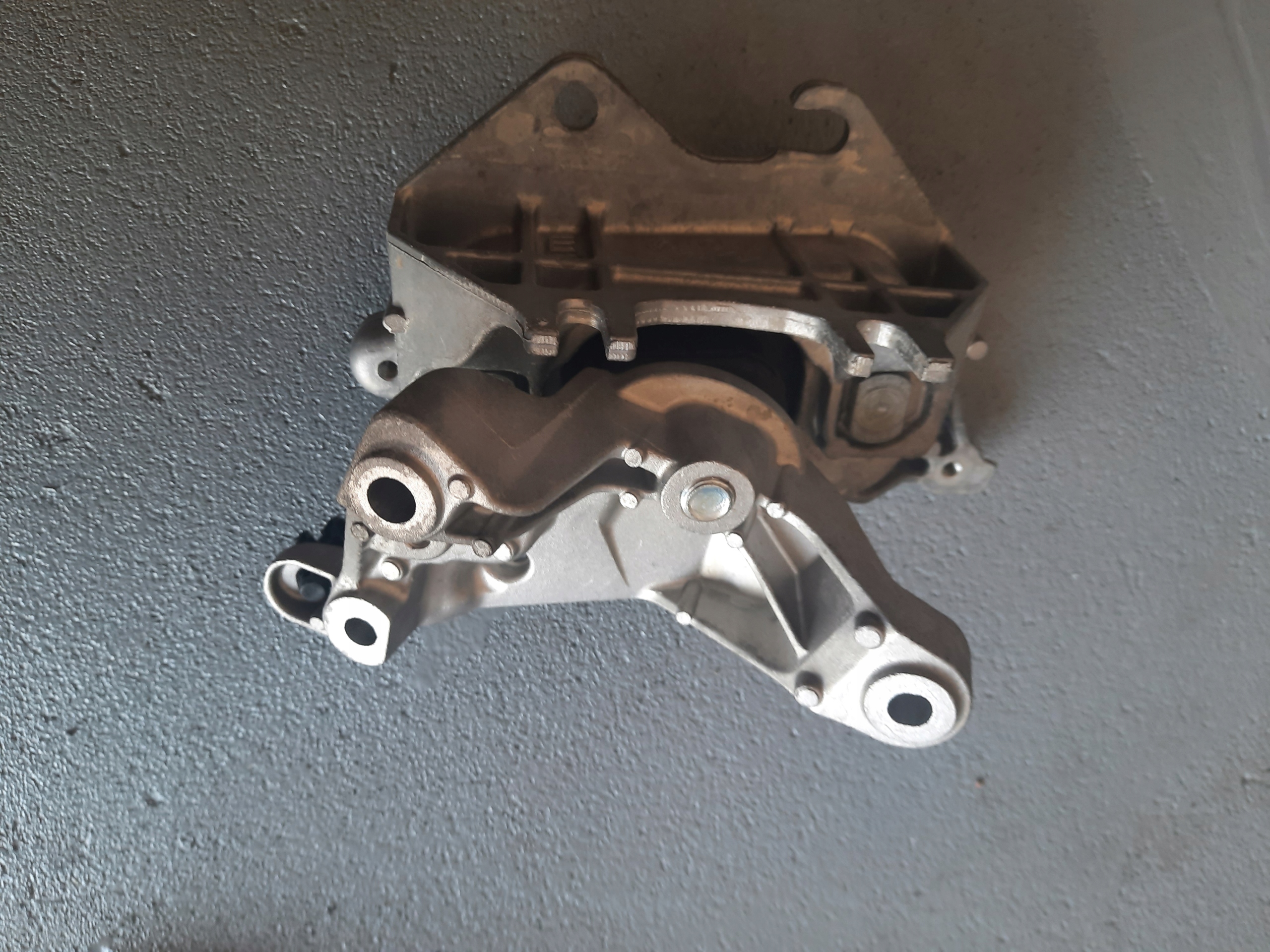 PODUSZKA SKRZYNI BIEGÓW ŁAPA NISSAN JUKE II F16