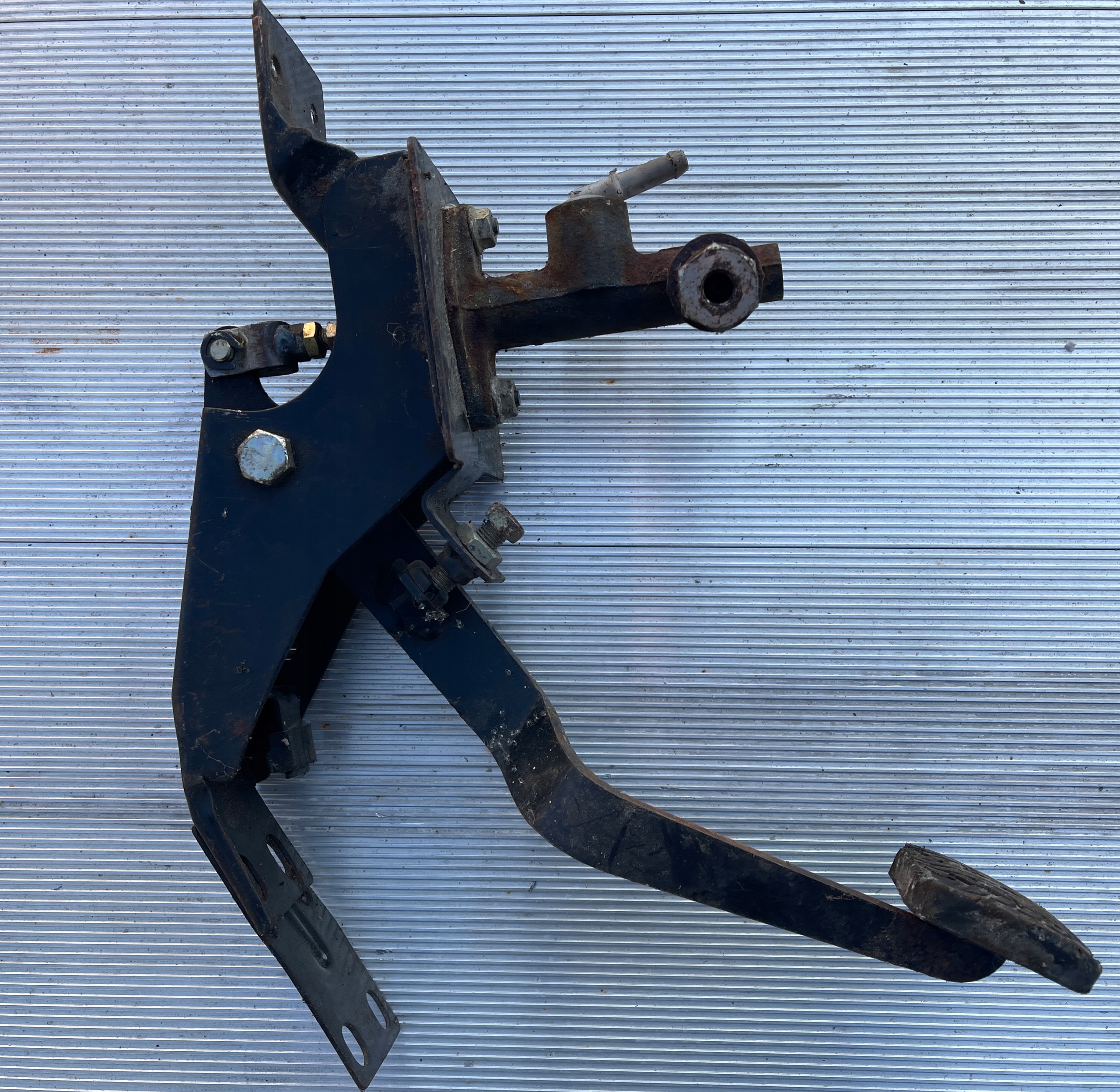 Насос сцепления KIA K2700 K2500 педаль