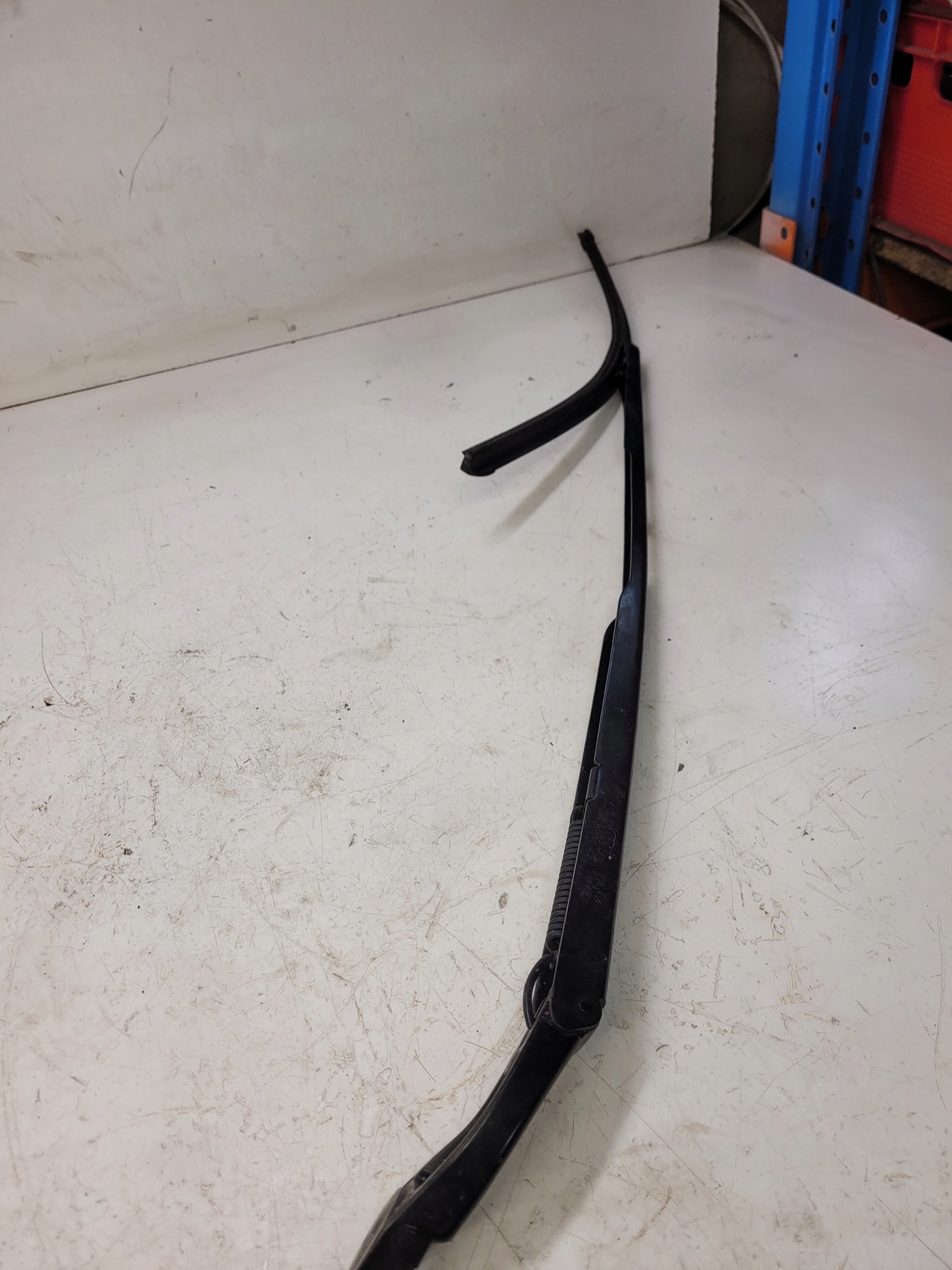 wiper arm right AUDI A8 D4 4H1955408A
