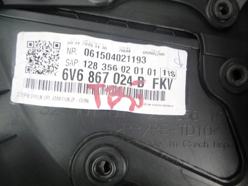 6V6867024B дверные карты задний правый FABIA III