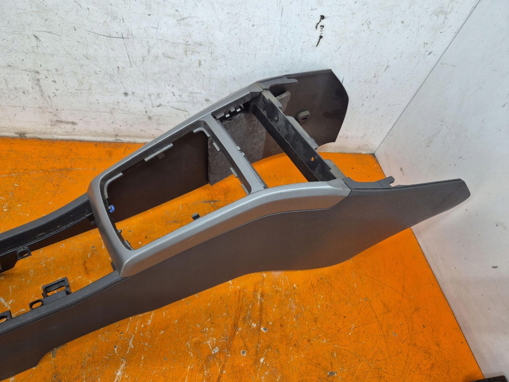 opel Astra H универсал 04-07 тунель середина 31985437