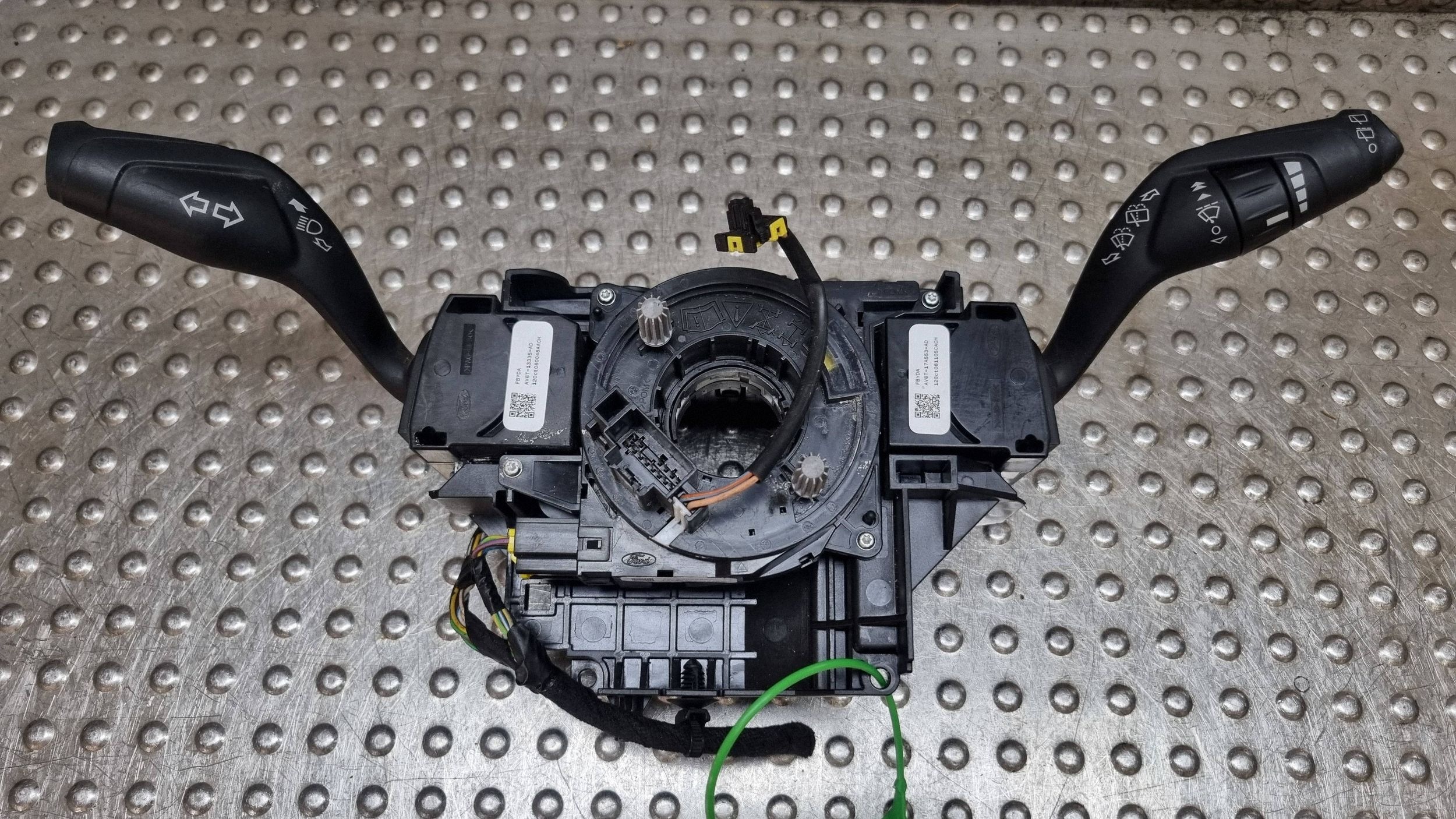 commodo commande levier commodo sous volant anneau BV6T-13N064-AH FORD C-MAX MK2 FOCUS MK3