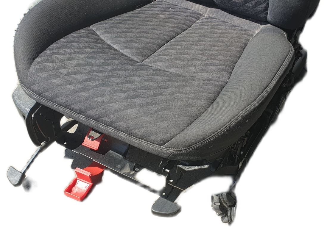 seat driver´s front MERCEDES W211 left Z ZAGLOWKIEM NUMER CZESCI 123