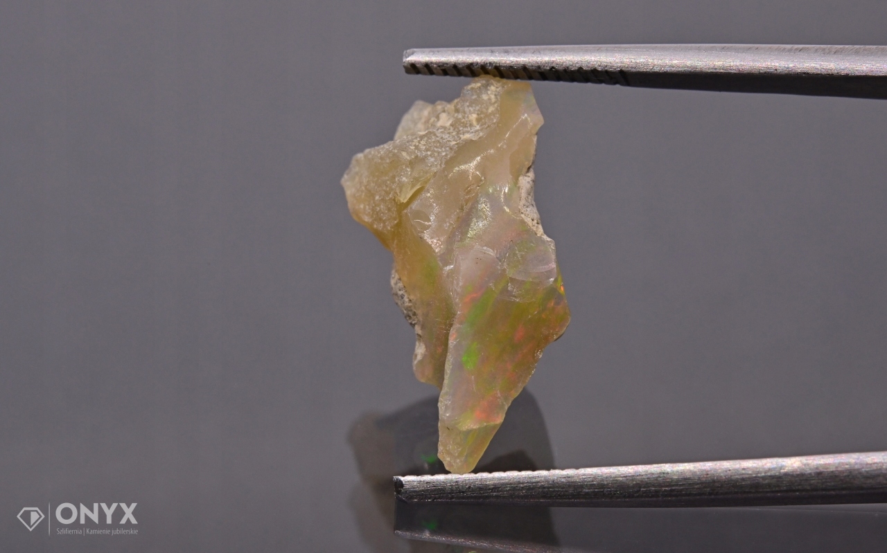 Opal z Etiopie hrudky 17,5x7 mm