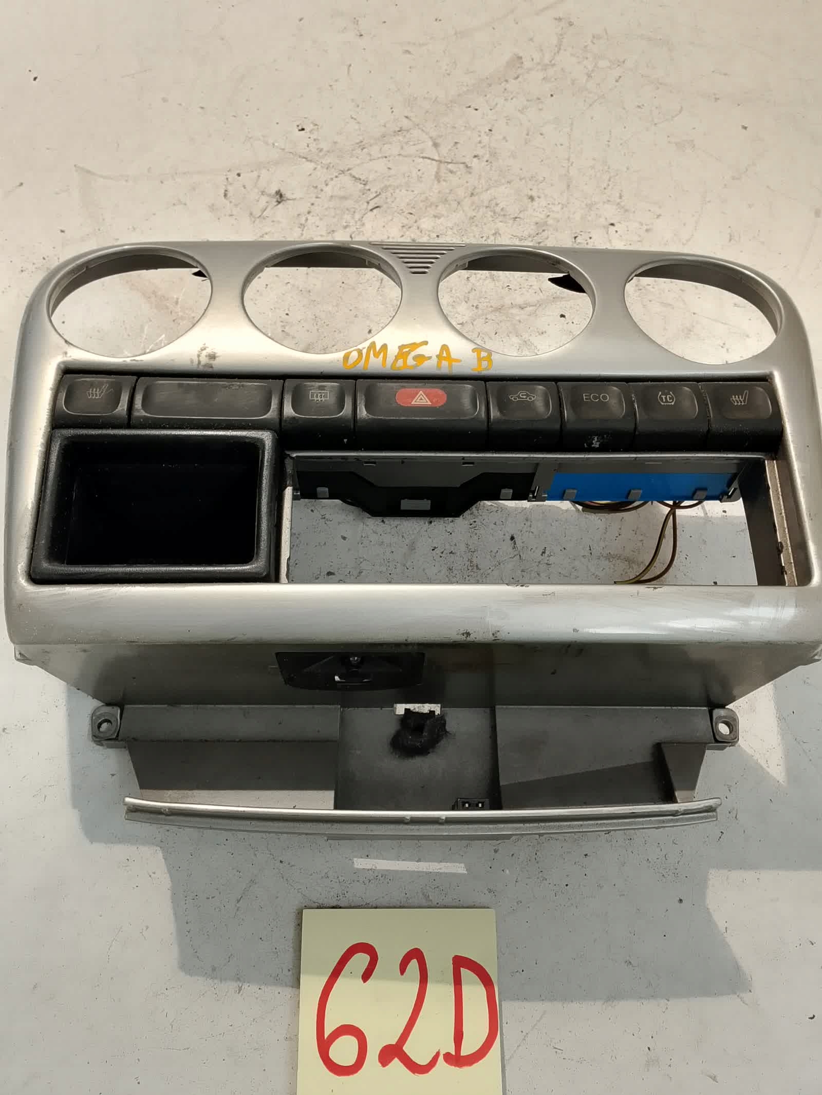 OPEL OMEGA B 90506724 KONSOLA RAMKA PRZYCISKI