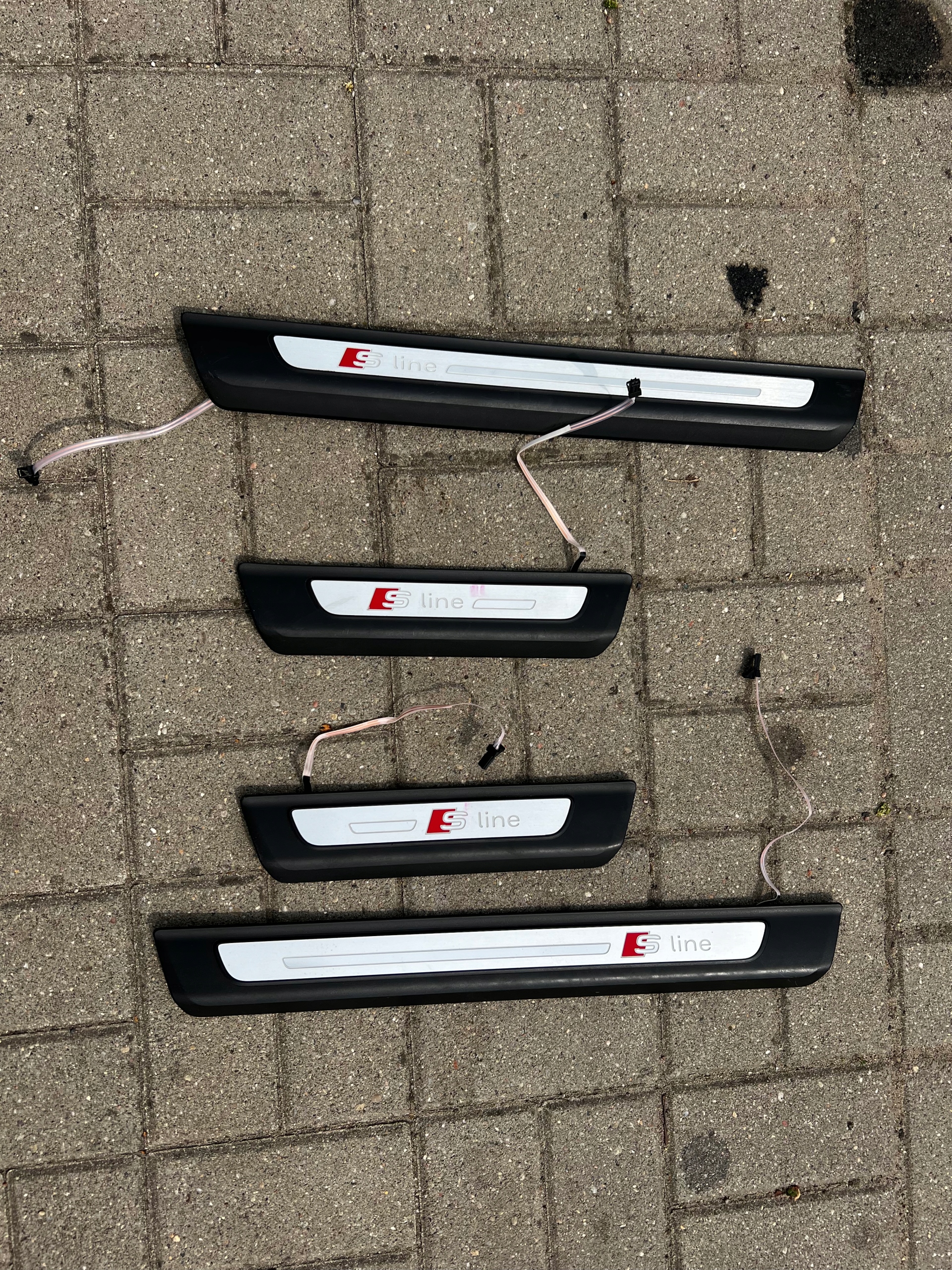 Audi OEm0947406b накладка порога