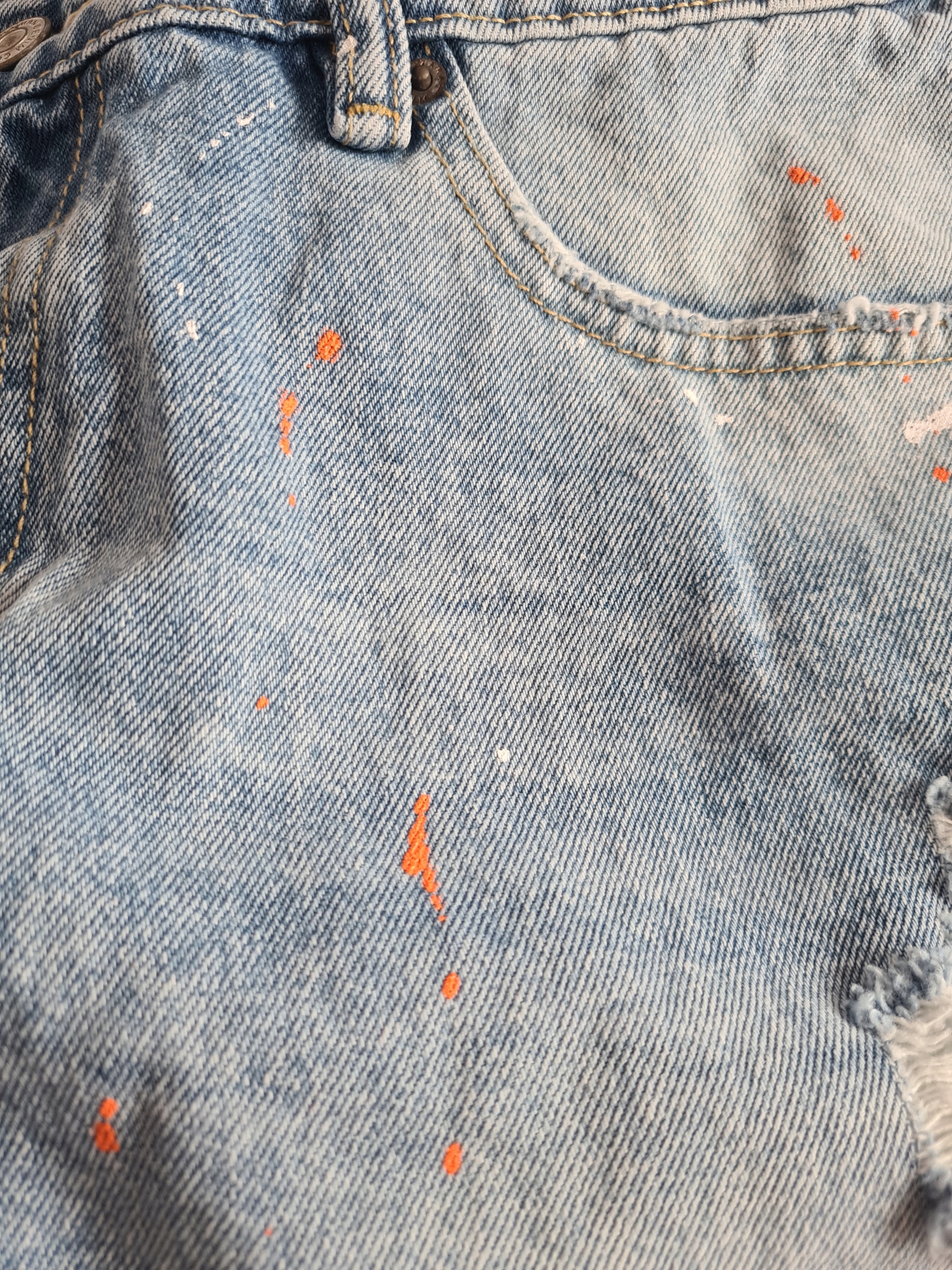 ZARA_JEANSOWE BERMUDY W KOLORZE SPLATOWYM 4806320 Rozmiar 44