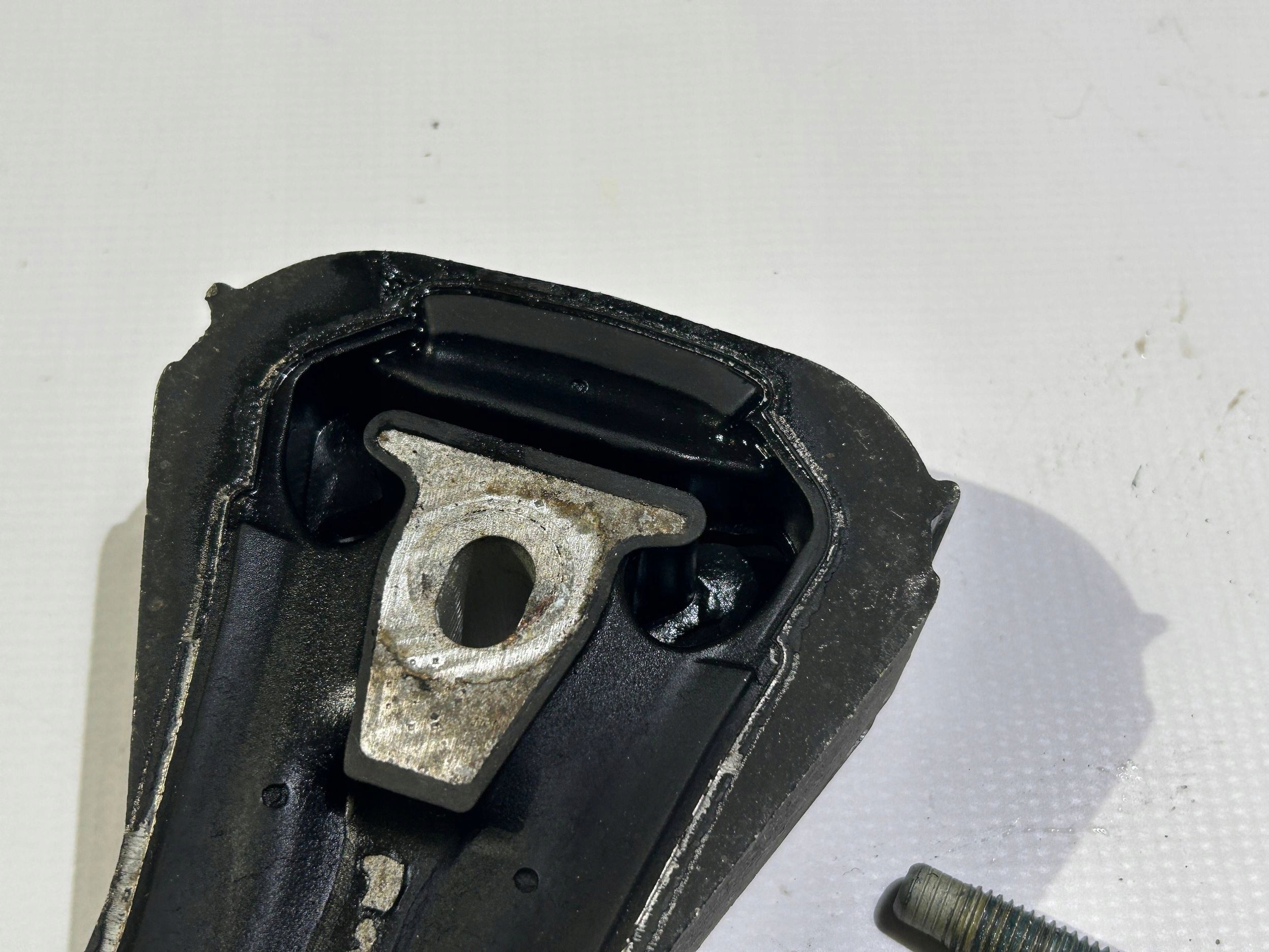 holder holder engine mount gearboxes Ford Explorer 2016-2019