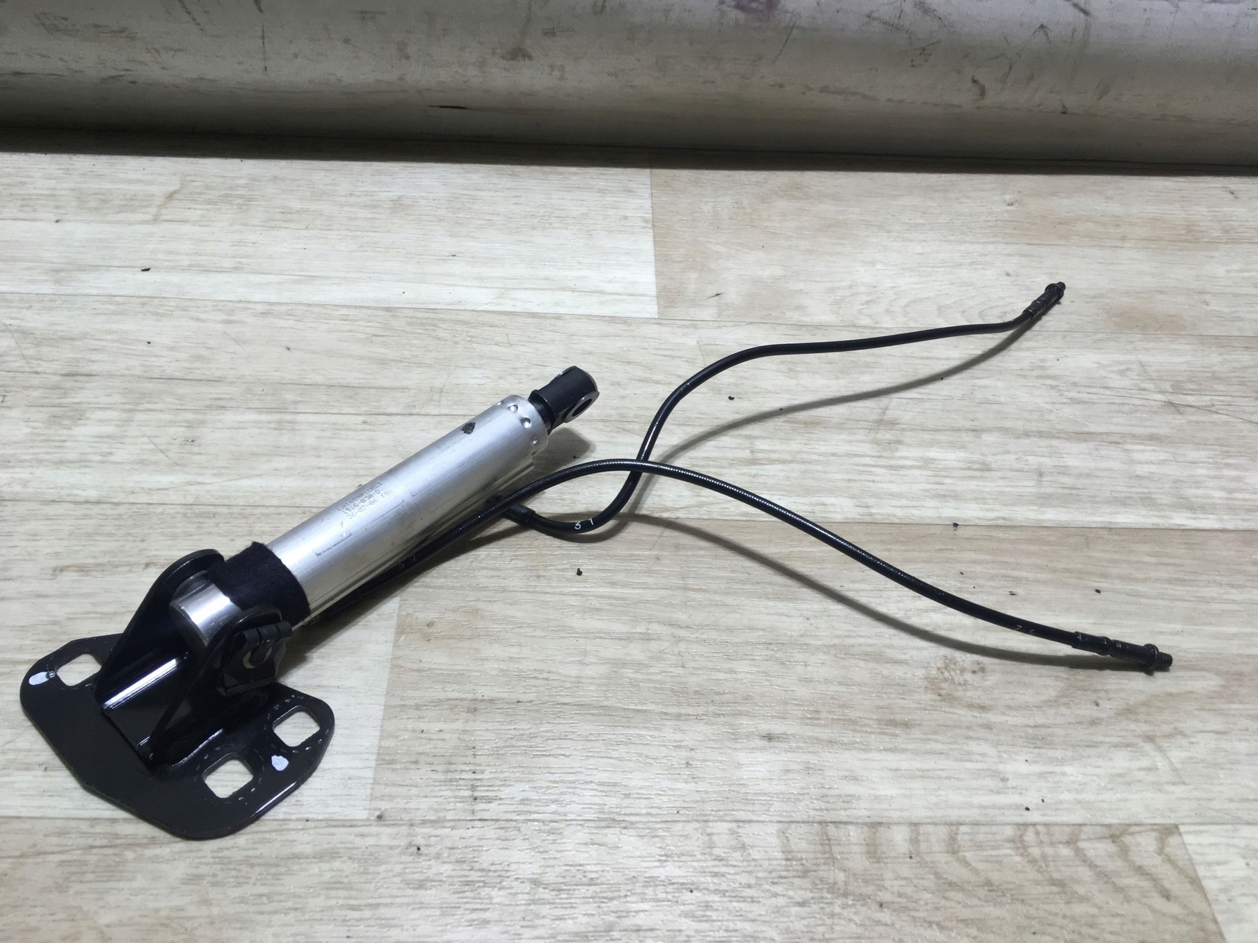 Siłownik dachu Volvo C70 II 06r