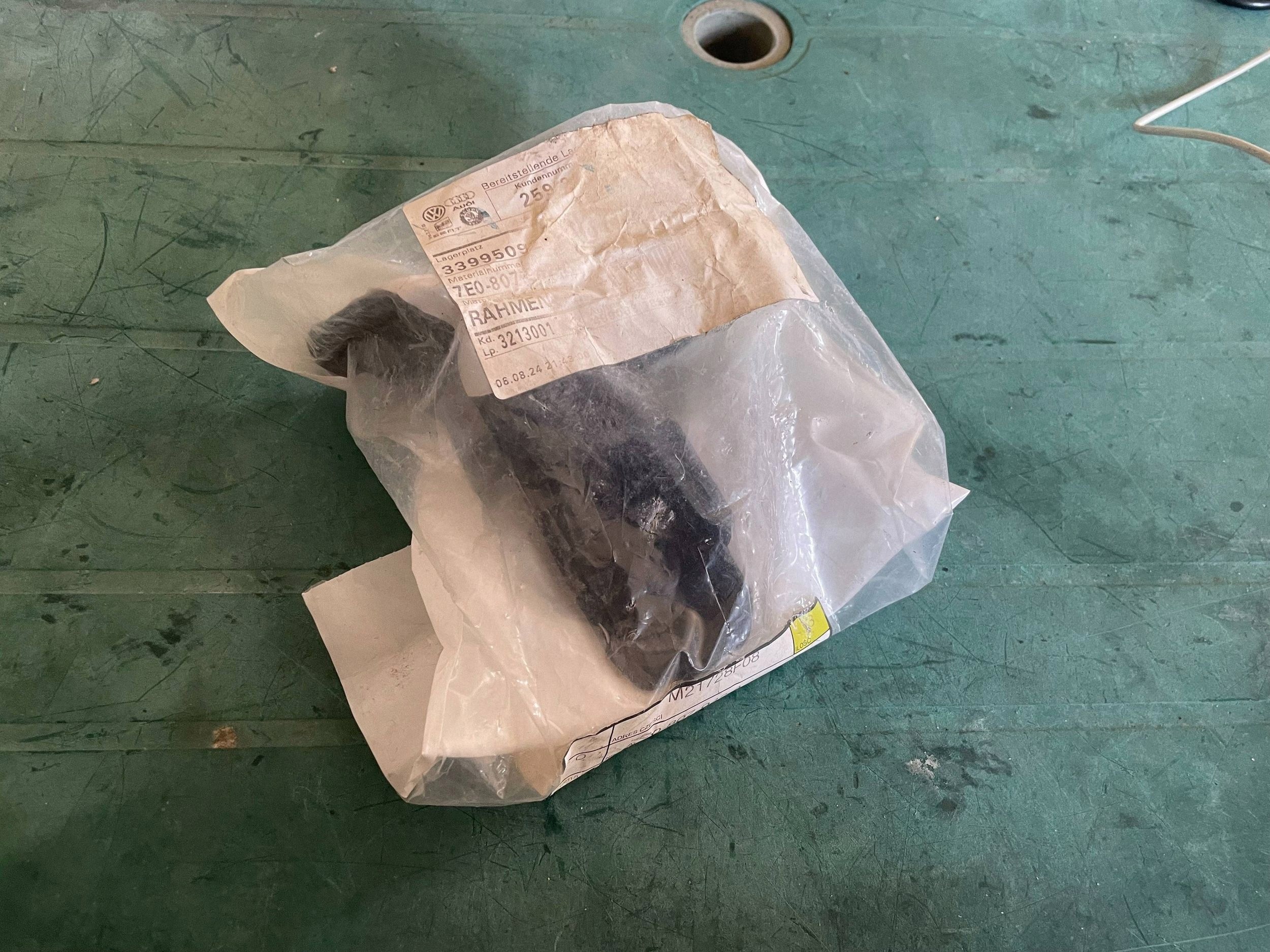 bracket DYSZY washer Volkswagen Transporter T6 7E0807942A @A