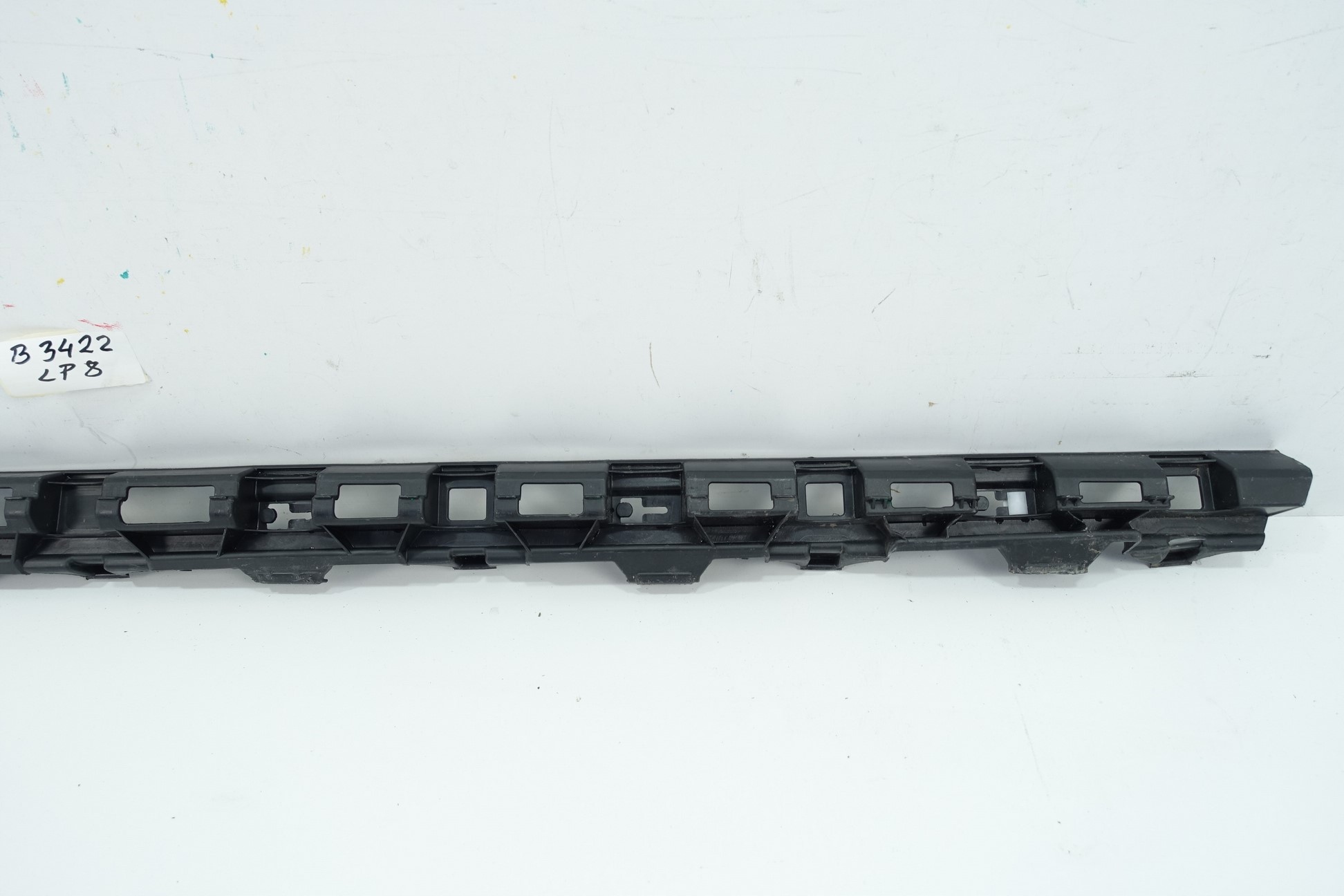 support holder LISTY PROGOWEJ right PASSAT B8 3G0853946
