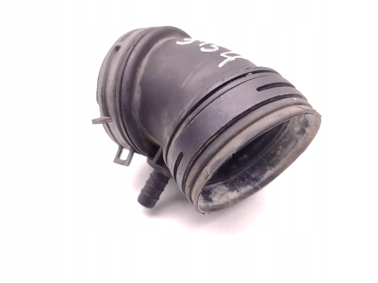 труба Воздух Audi A2 1.6 8Z0133356