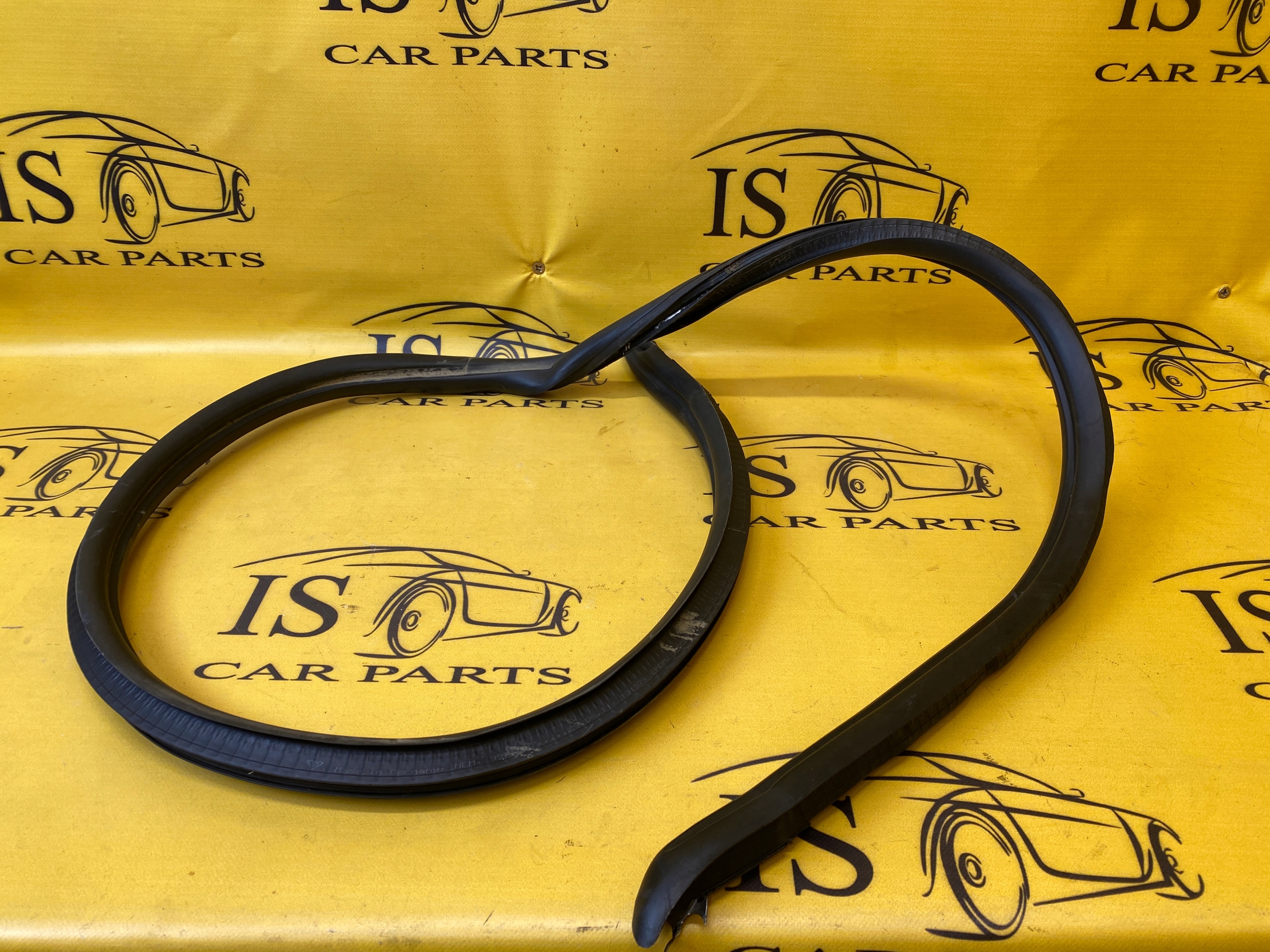 99753707607 - УПЛОТНИТЕЛЬ ПРАВОЙ ДВЕРИ PORSCHE 911 997 CABRIO