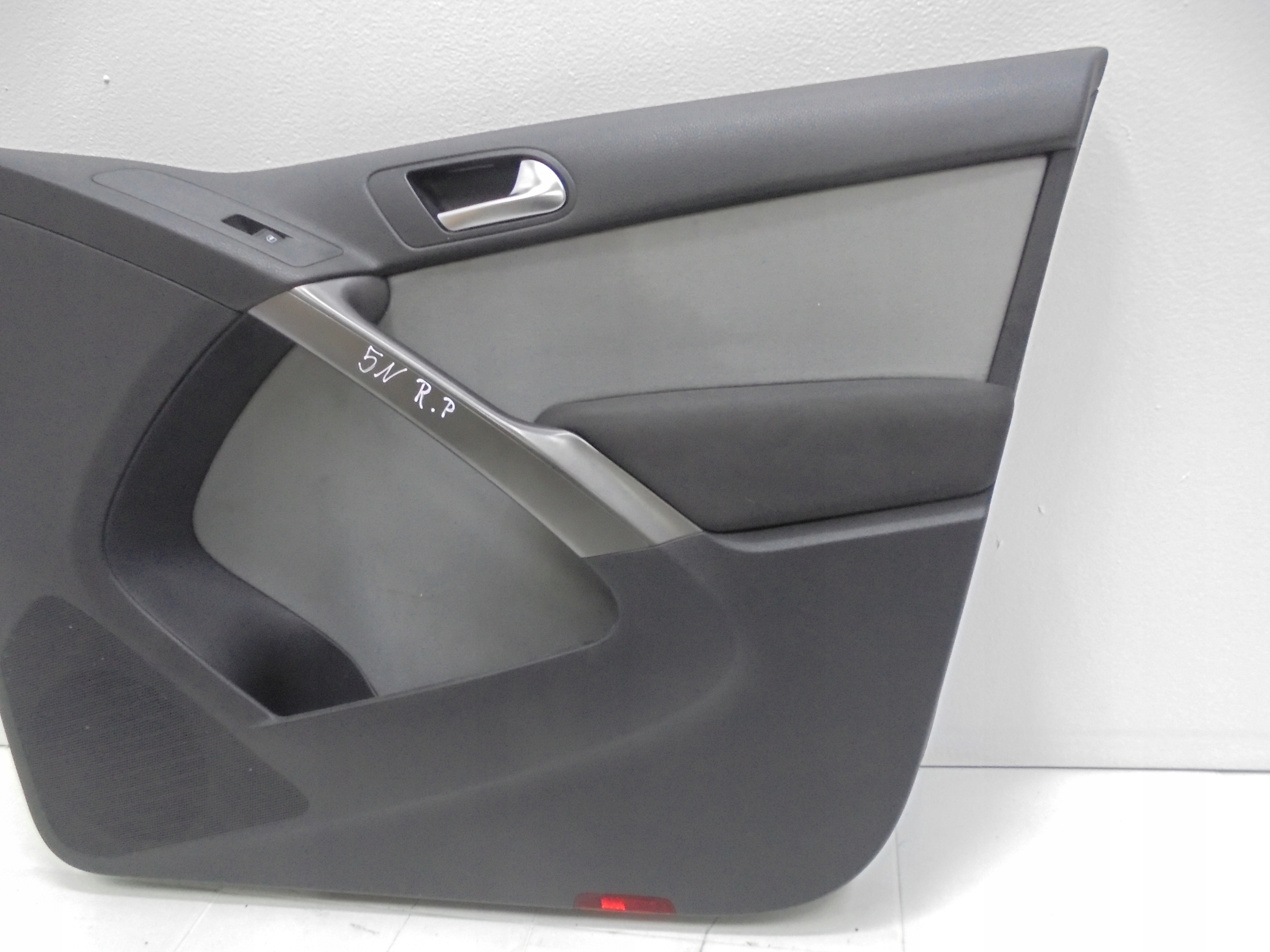 VW TIGUAN 5N 07-15 UPHOLSTERY RIGHT FRONT