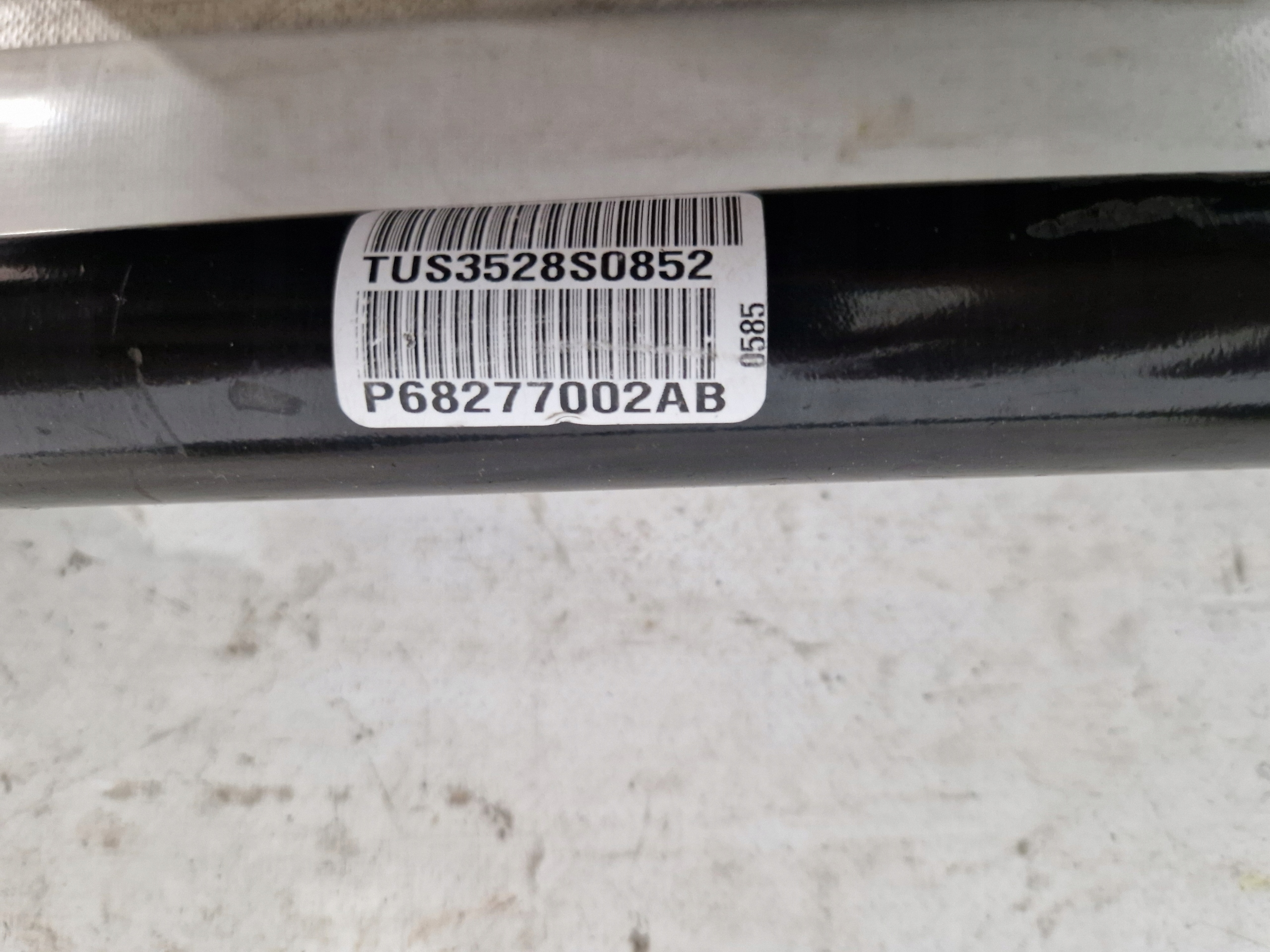 DODGE CHARGER CHALLENGER 3.6 15- semi-axis rear part left = right 68277002AB