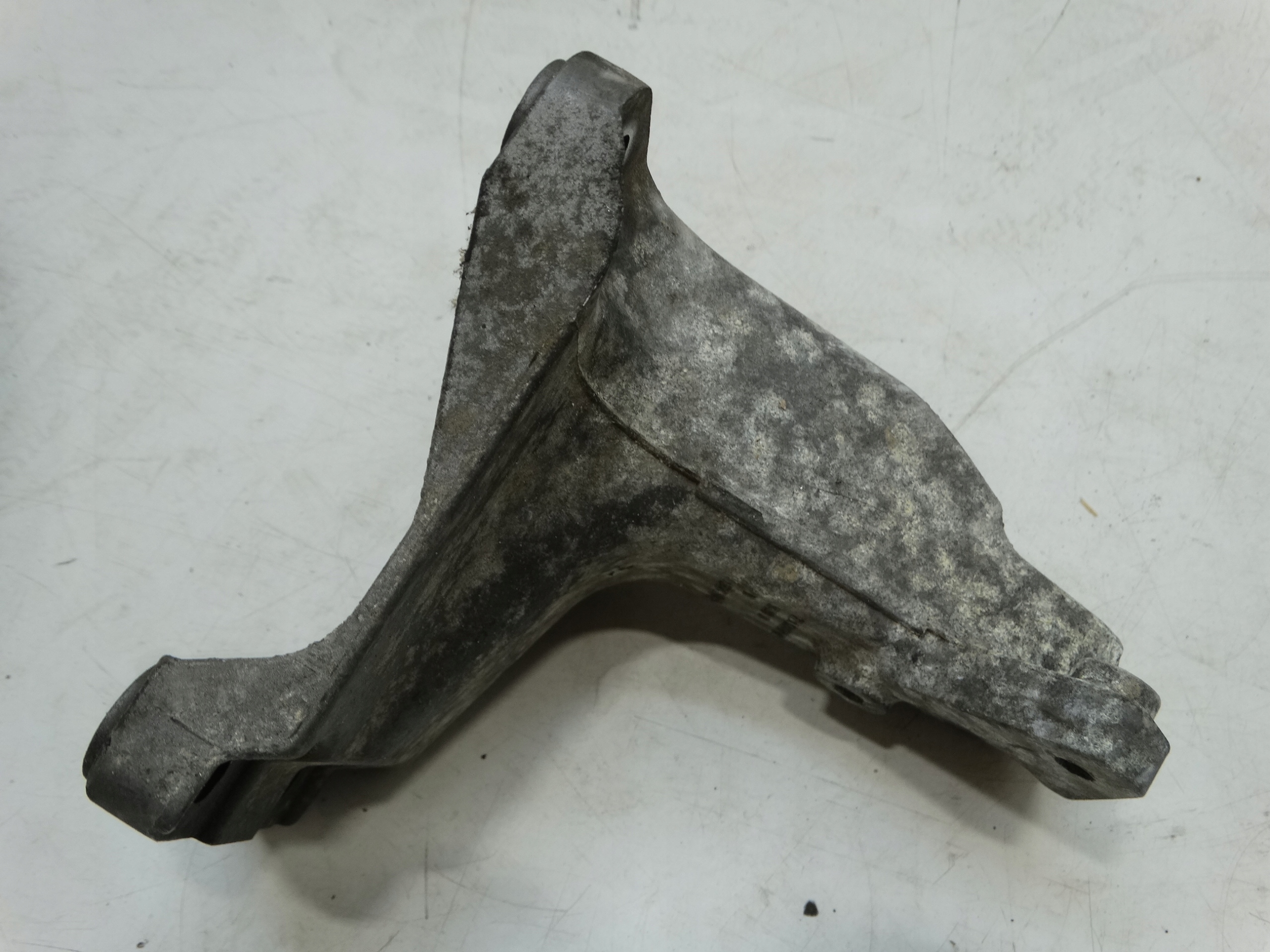 holder engine mount right BMW 1 F20 2.0 D 2013R. 6788612