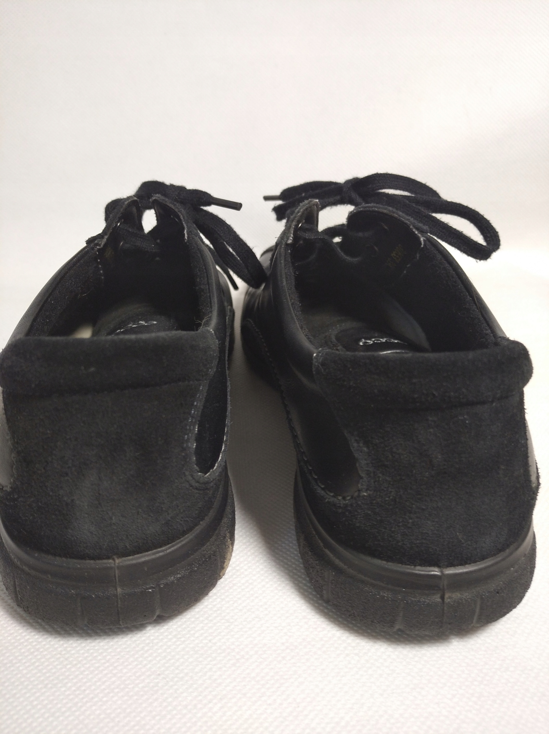 Wygodne półbuty skórzane ECCO shock point 39 Kod producenta 475 39