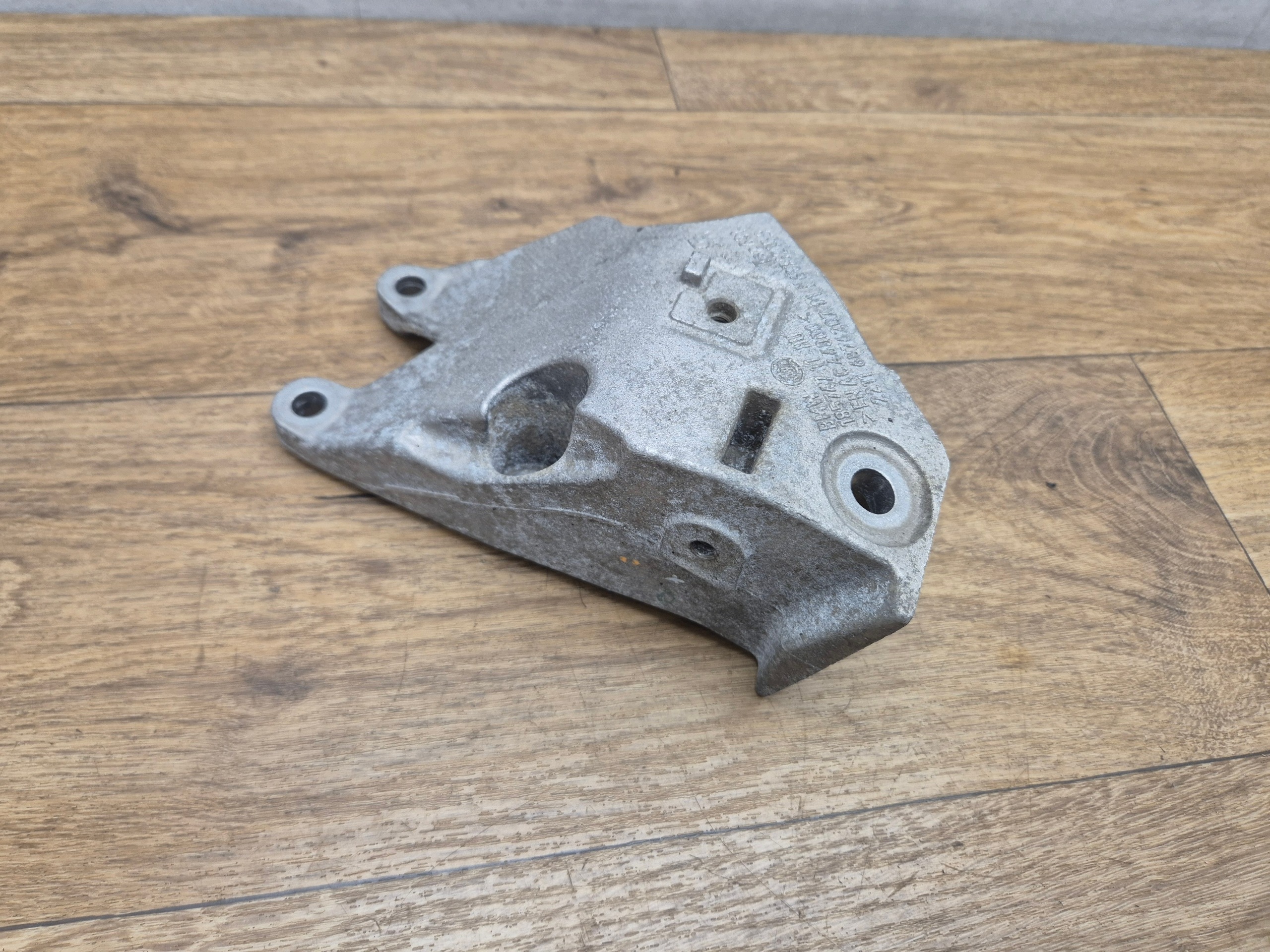 BMW G20 G21 G22 G23 2.0 left engine mount RWD console holder 6876205