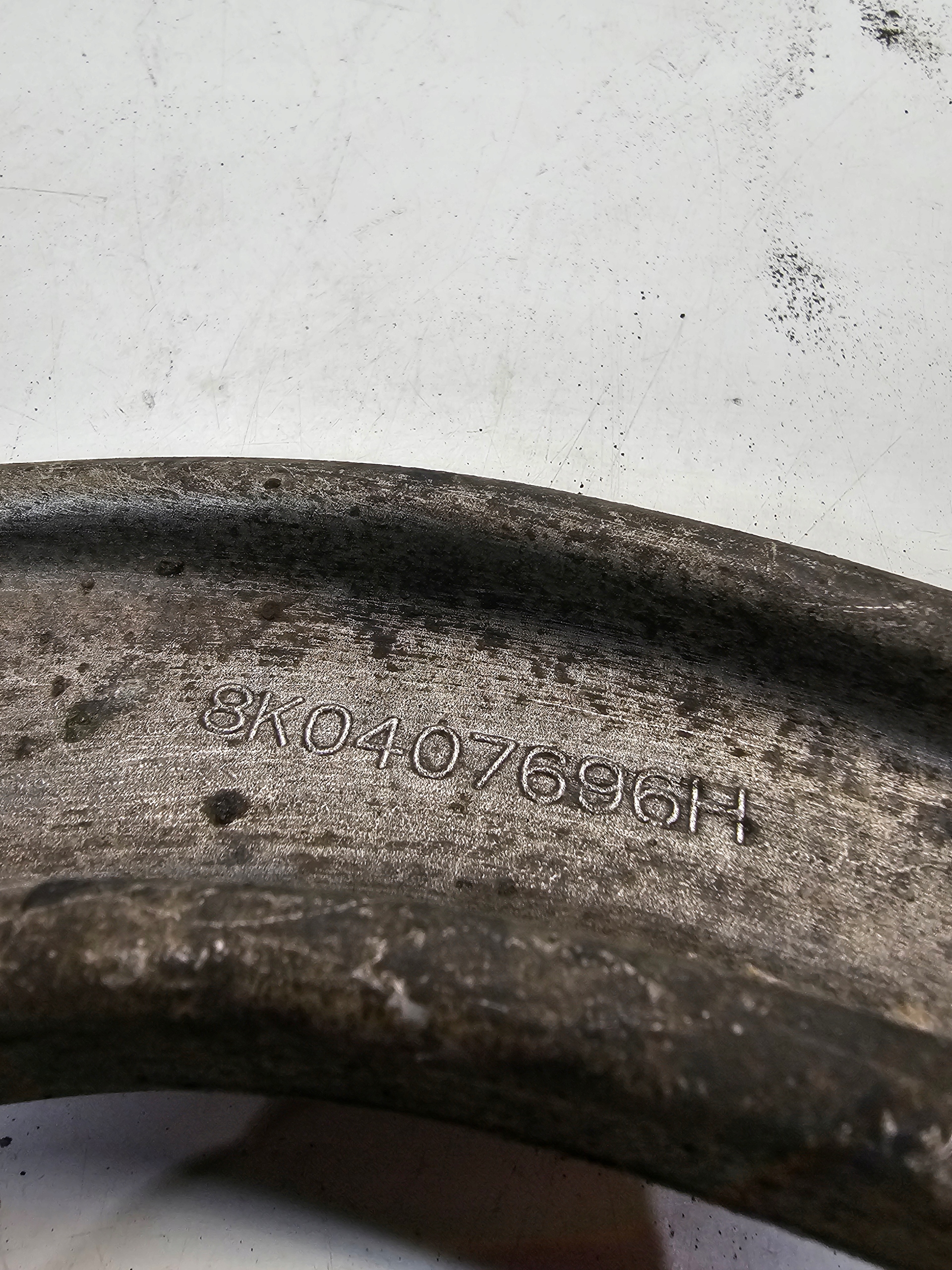 arm right front AUDI A4 A5 Q5 8K0407696H