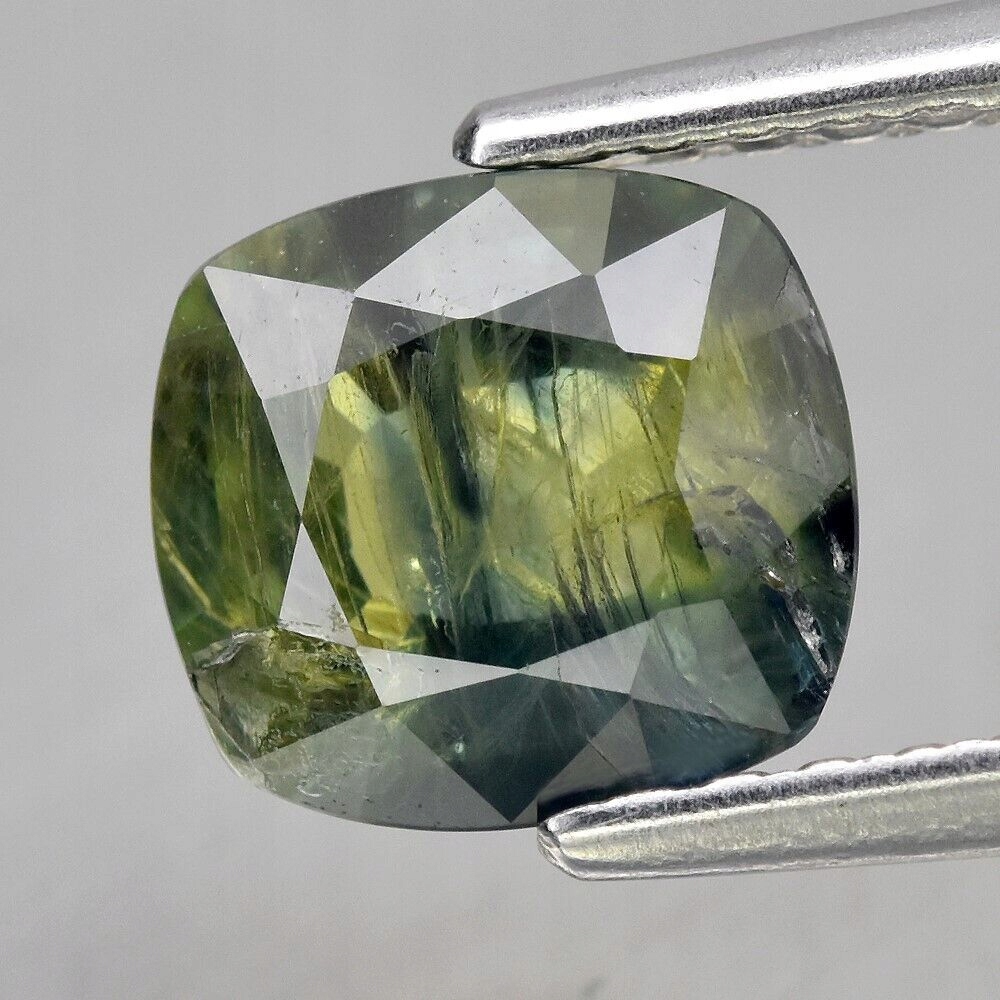 Safír 1.25ct Zelený Cushion eCertifikát Wbd