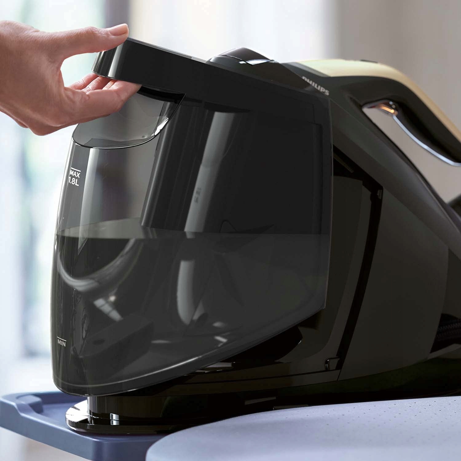 ŻELAZKO Z GENERATOREM PARY STACJA PAROWA PHILIPS PERFECT CARE 2700W 700G Moc 2701 W