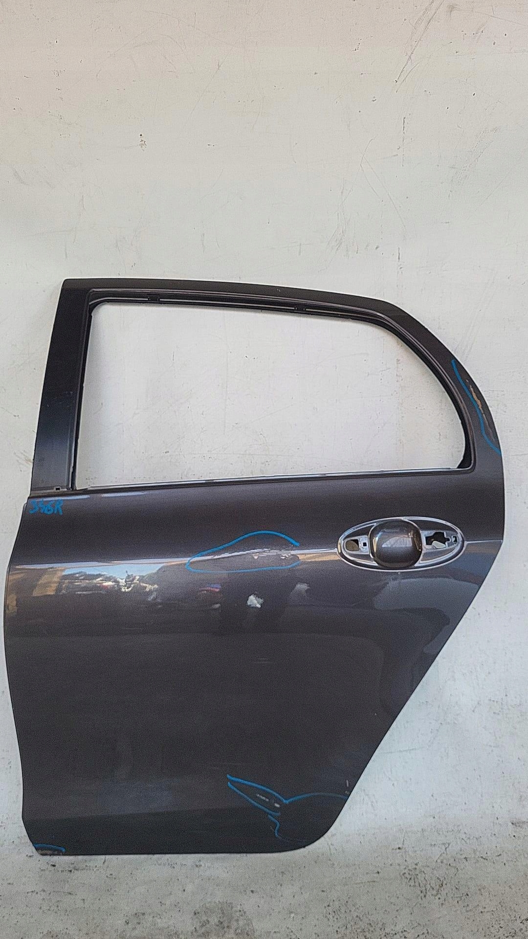 TOYOTA YARIS II 06- Tür links heck hinten