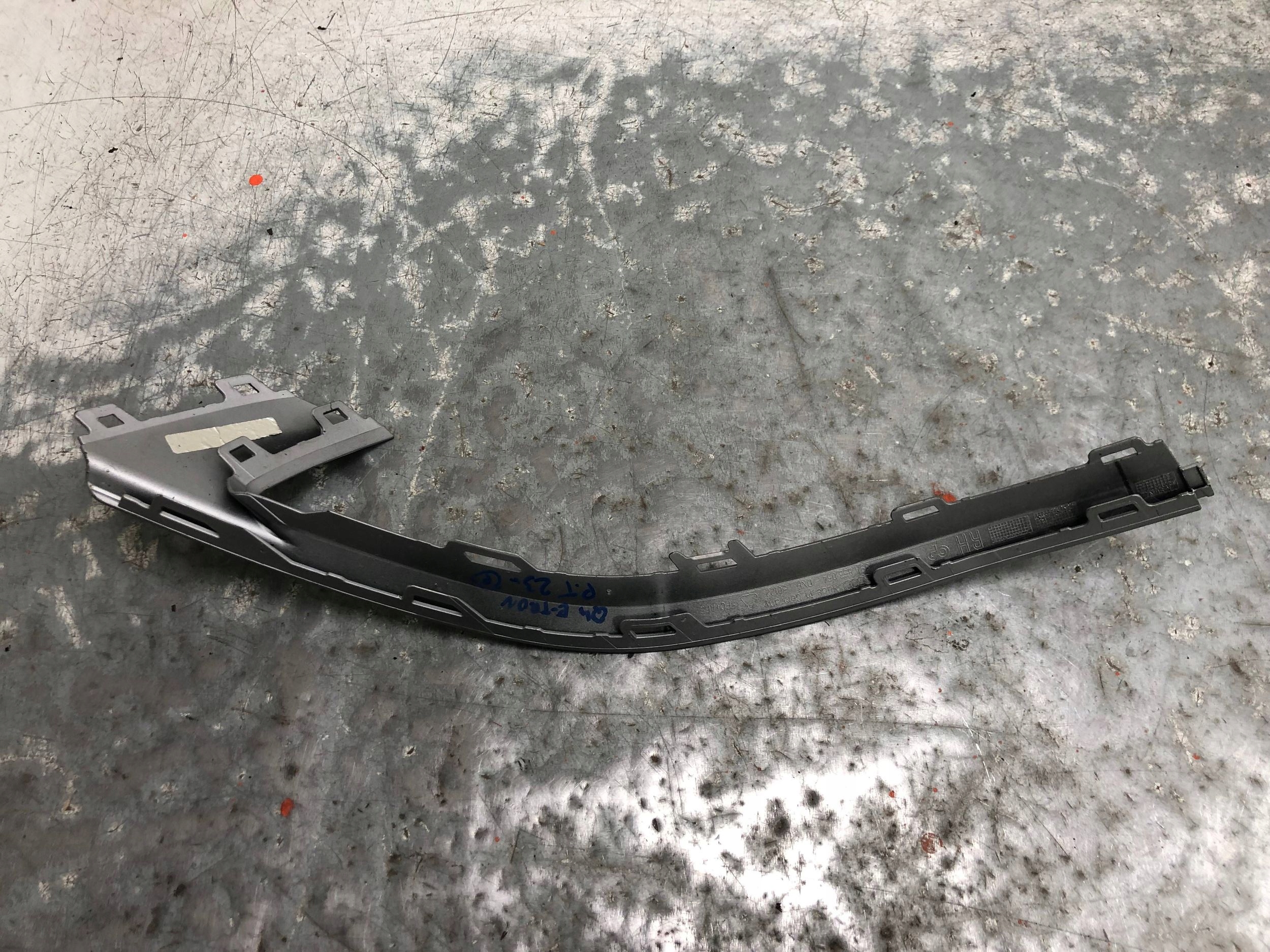 lišta nárazníku pravý záď AUDI Q4 E-TRON 89A853054