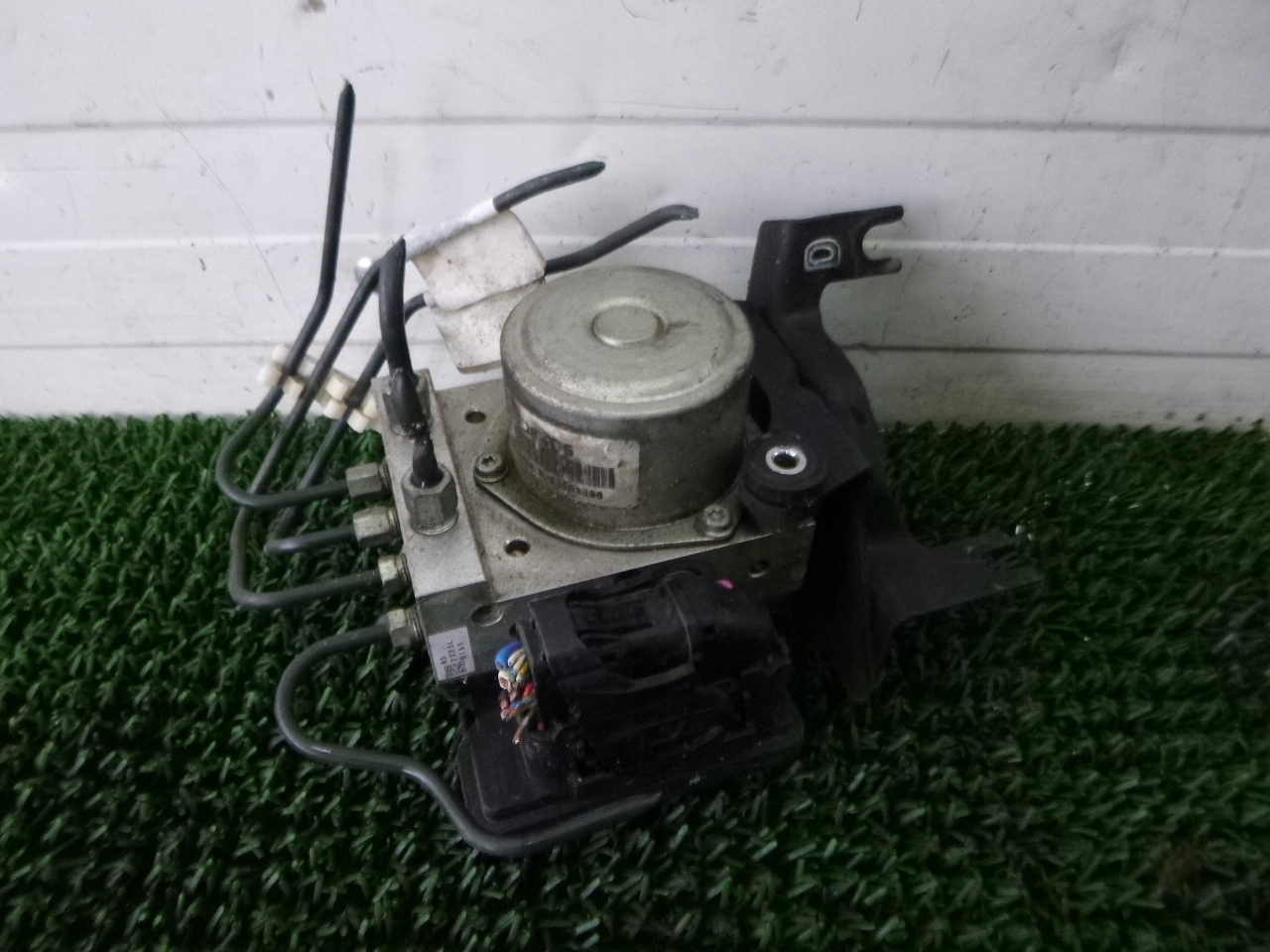 NISSAN JUKE F15 10-главный тормозной цилиндр ABS A98000B51