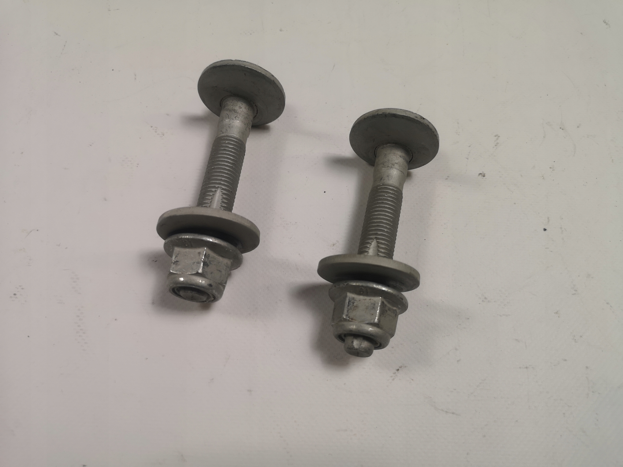 Schraube mimosrodowa des Querlenkers heck Ford Explorer 2020