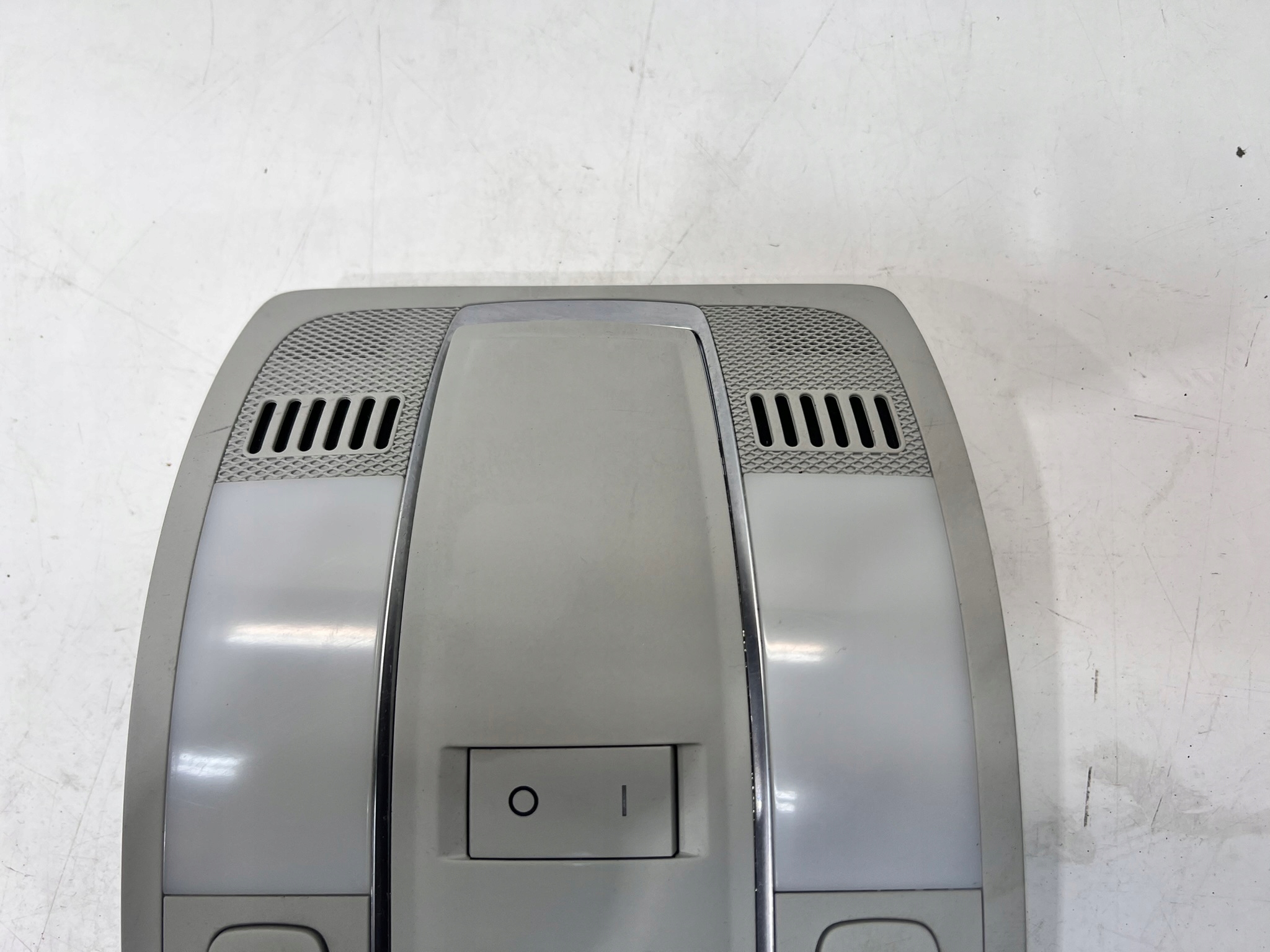 feu éclairage cabine AUDI A6 C6 4F0947135CE T64