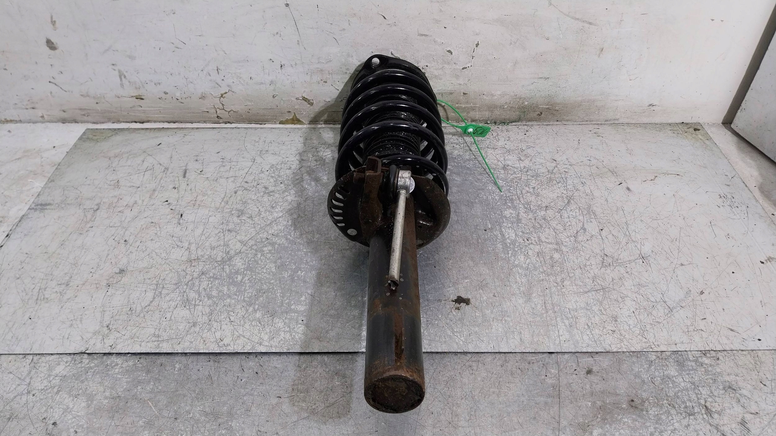 shock absorber left right front 1K0413031BA LEON II A3 GOLF V VI OCTAVIA II