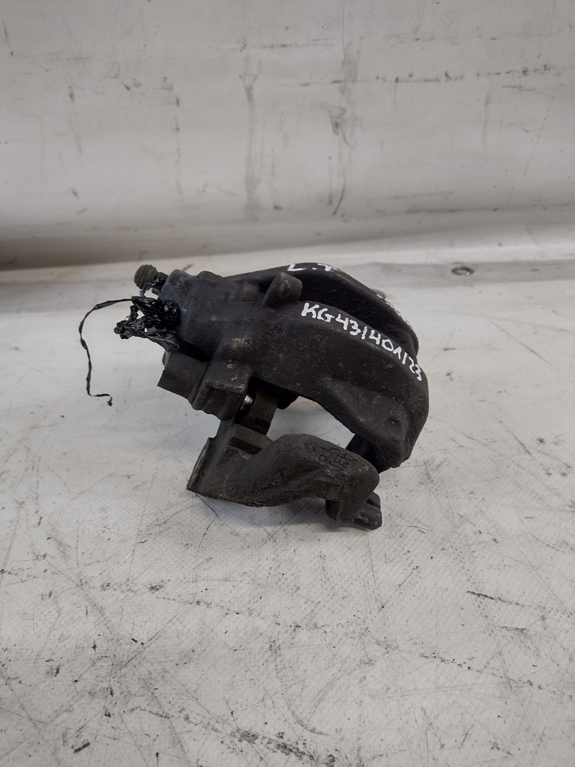caliper brake jarzmo left rear part Mercedes W211 1,8 compressor; sedan