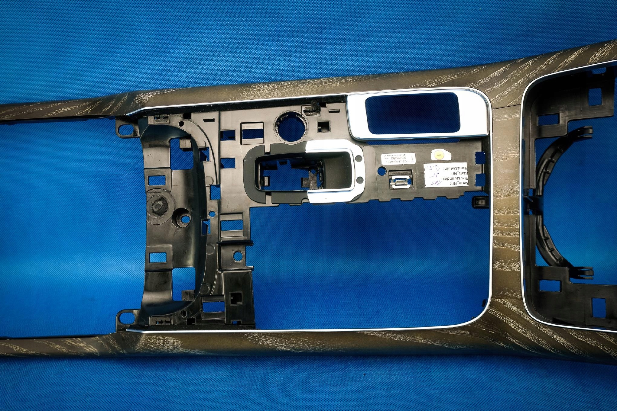 Tunel mitte LED Audi A8 S8 4H1863240AD GQ2