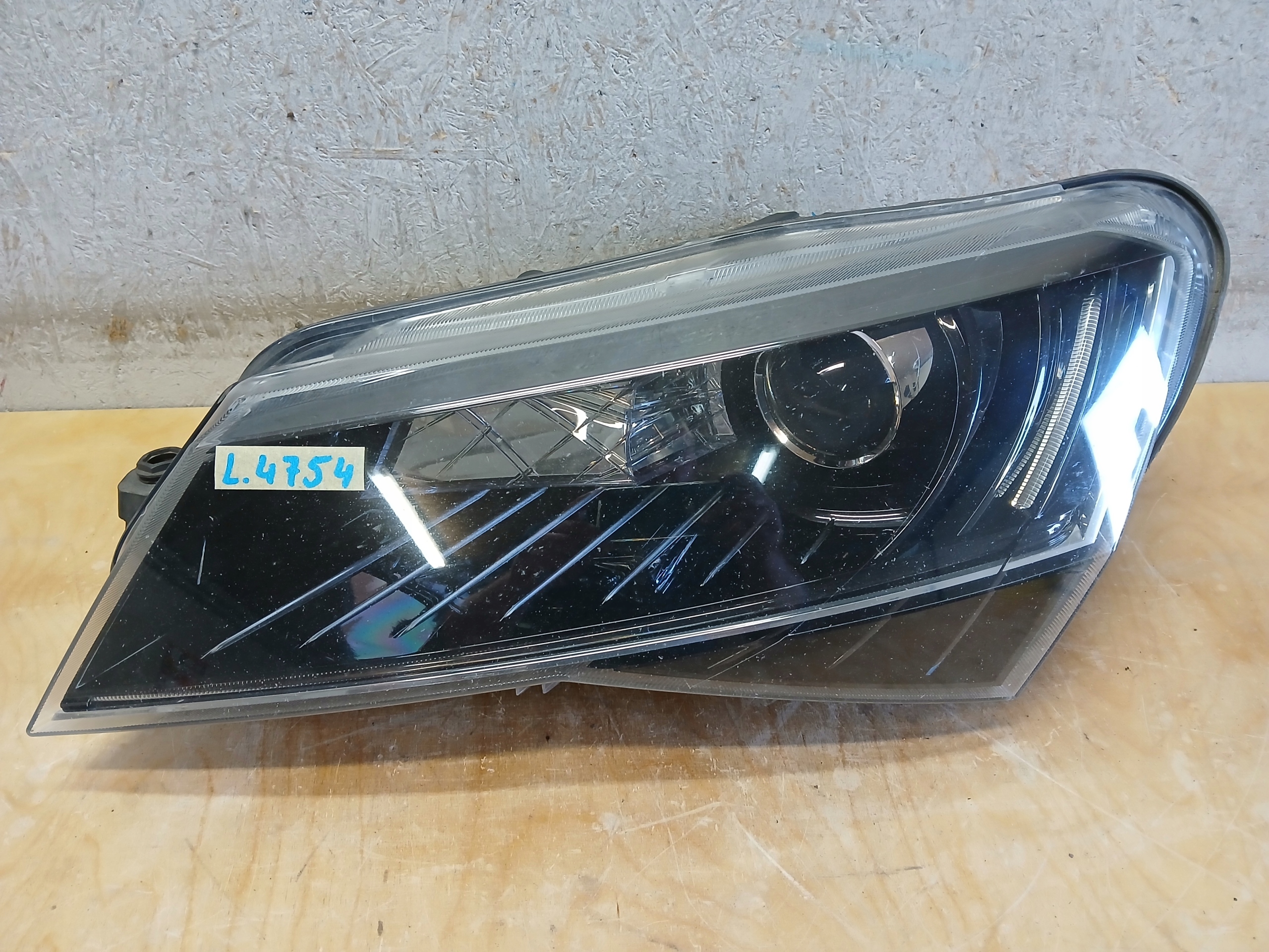 light front left SKODA SUPERB III 3 XENON positioning LED 3V1941015B
