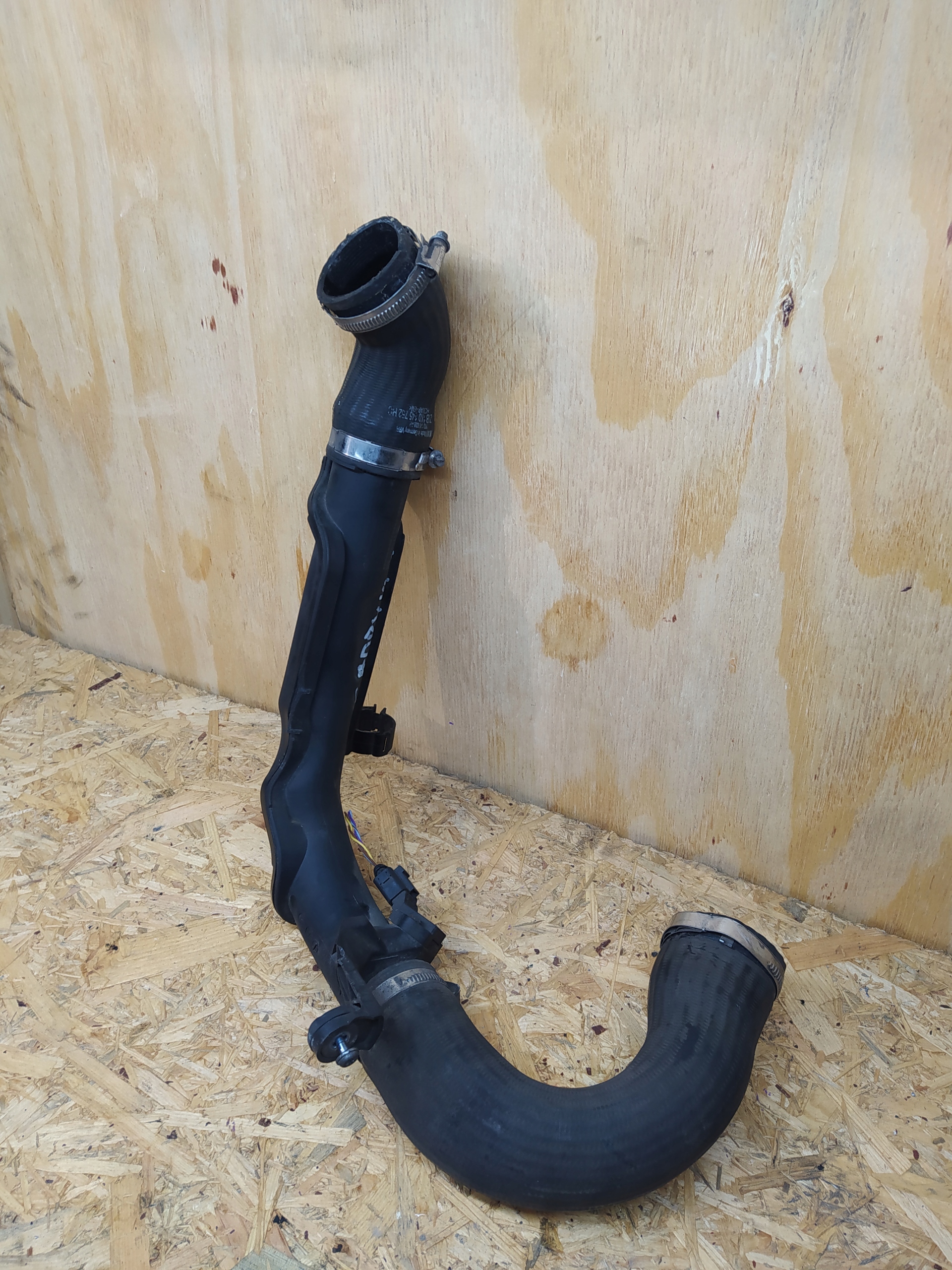 OCTAVIA II ІНТЕРКУЛЕР ТРУБА 1.6 TDI 1K0145770AE