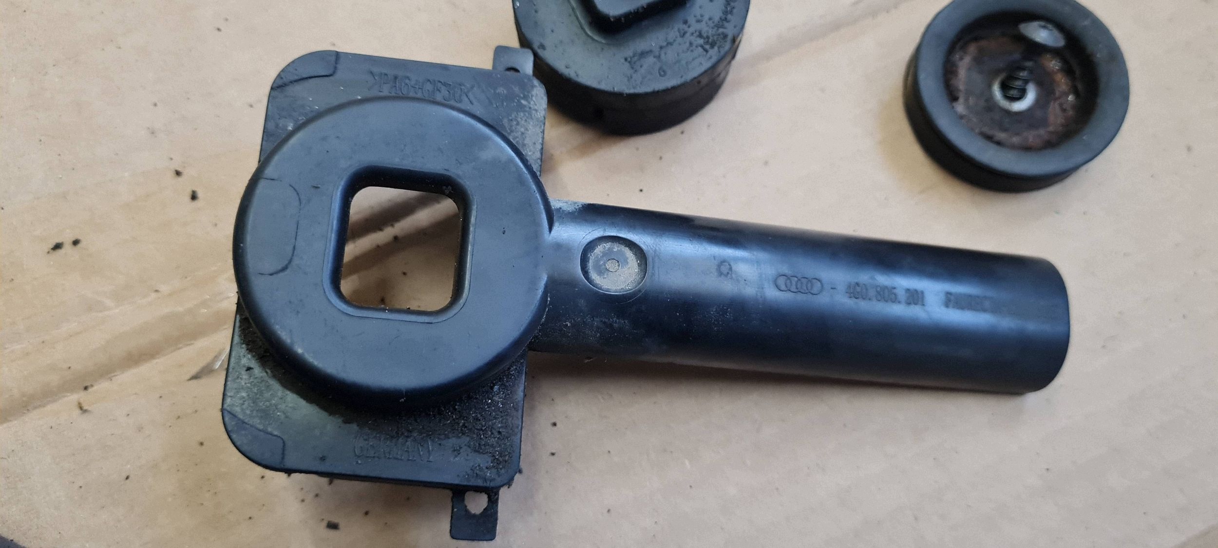 A7 4G bracket hook holder radiator 4G0805201 A6 C7 4G