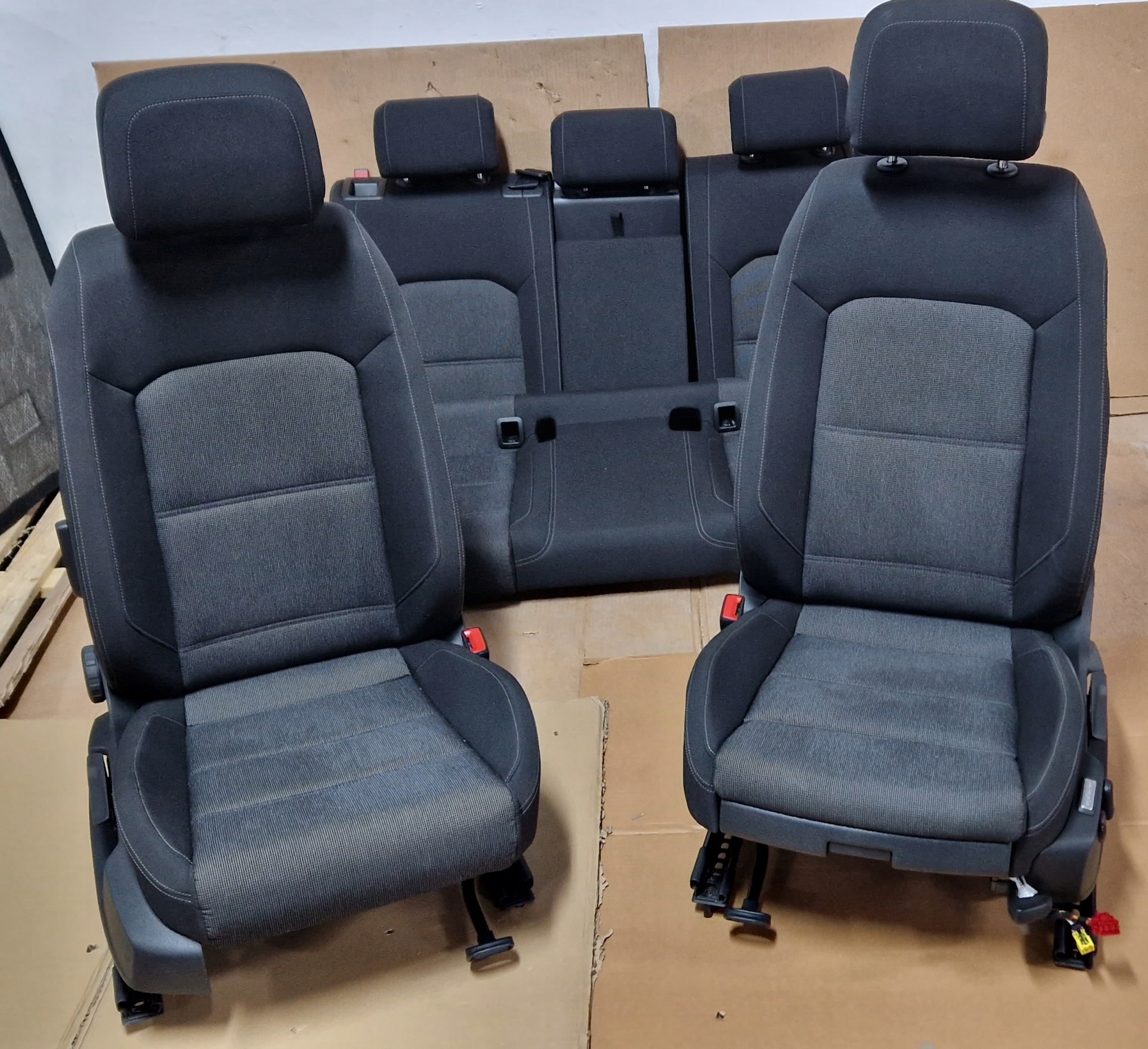 3G0111222 - PASSAT B8 универсал диван кресла как новые