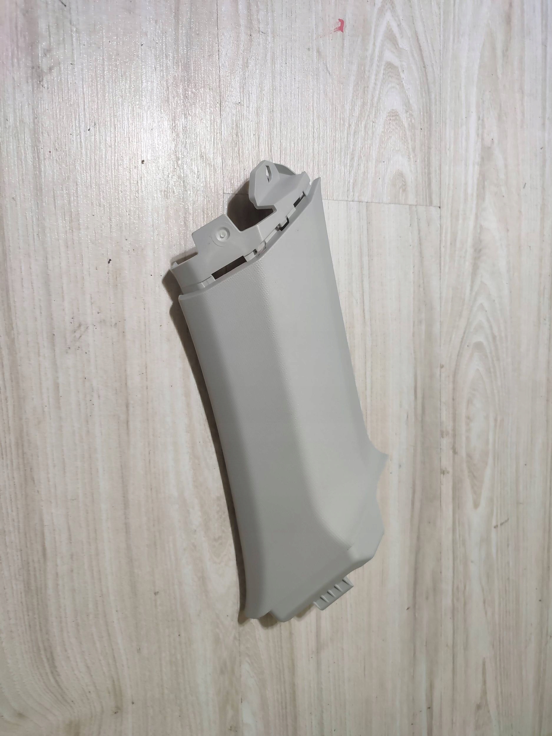 Skoda Scala 2020 rear part left cover upper slupka / D