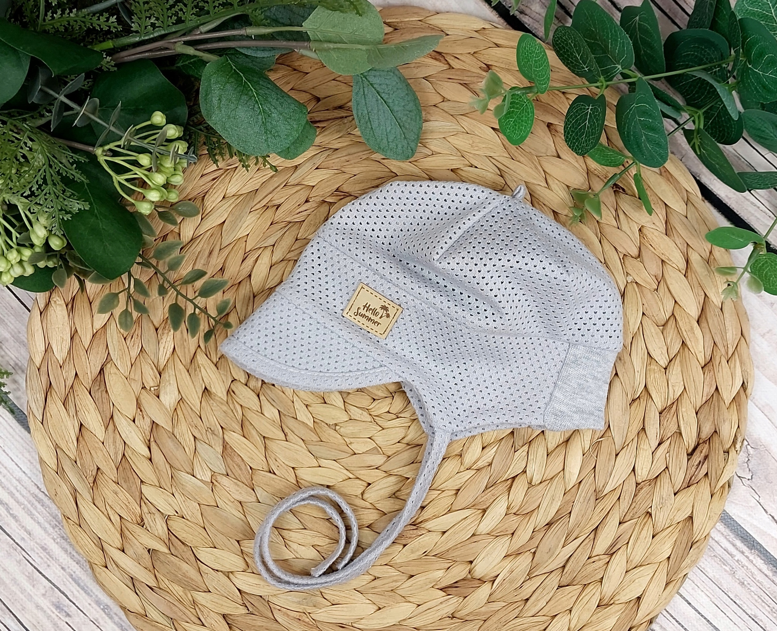 CZAPKA AŻUROWA Z DASZKIEM PRZEWIEWNA LATO 34-36 SZARA Rozmiar 34-36 cm