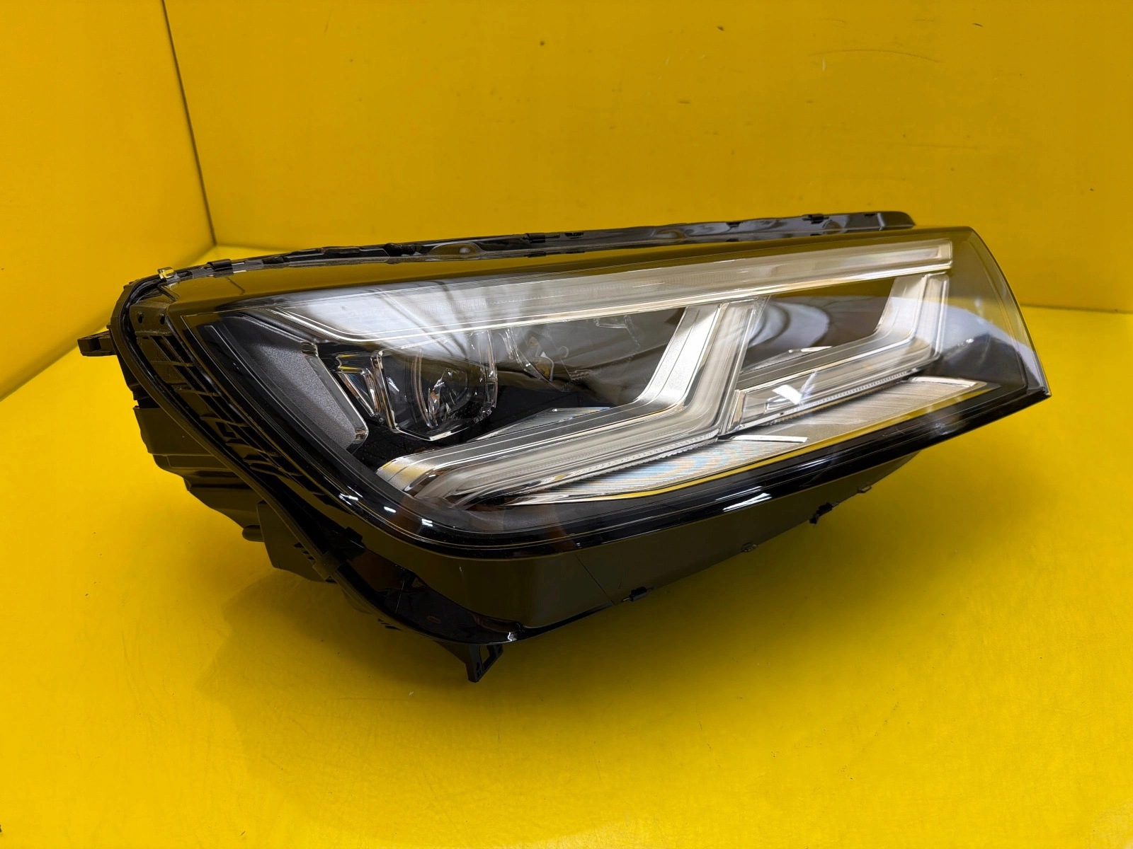 light right front Audi Q5 80A 2016- Matrix 80A941036