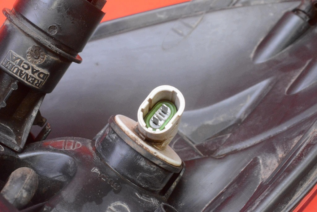 REFLEKTOR right light front EU DACIA SANDERO 1 and 08-12